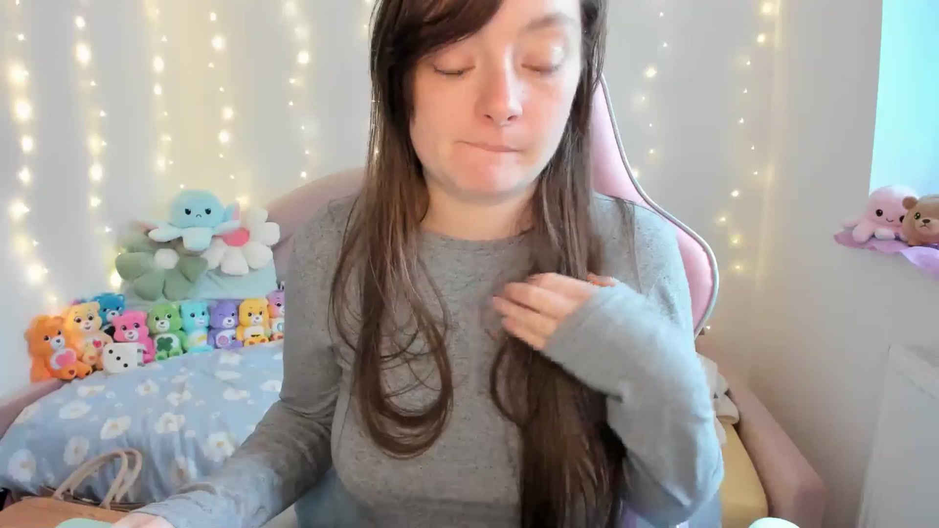 Gallery image thumbnail from JessieBear_'s myfreecams stream on, 09/23/2024, 16:34 image 16 of 20