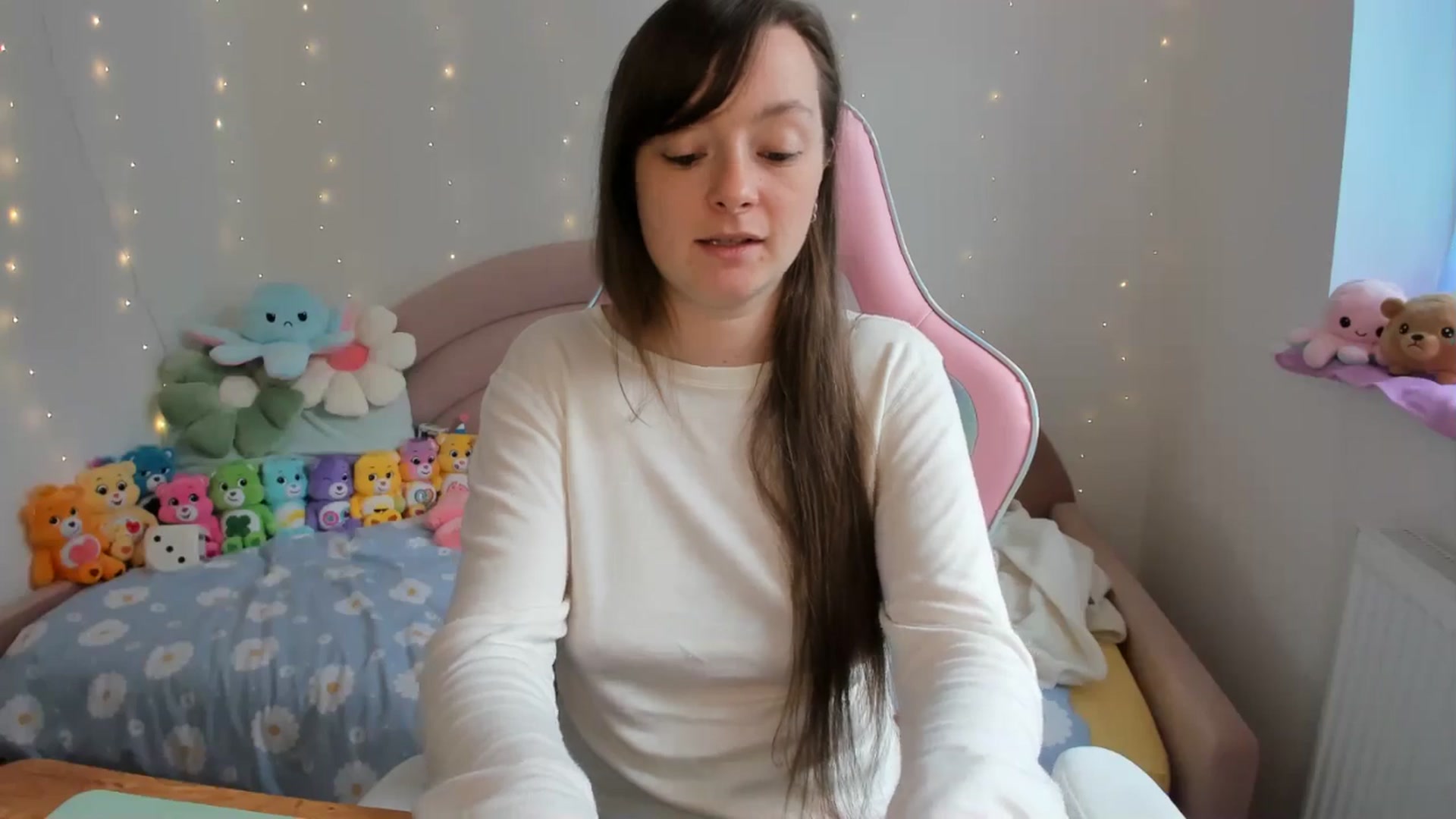 Gallery image thumbnail from JessieBear_'s myfreecams stream on, 09/24/2024, 14:11 image 9 of 20