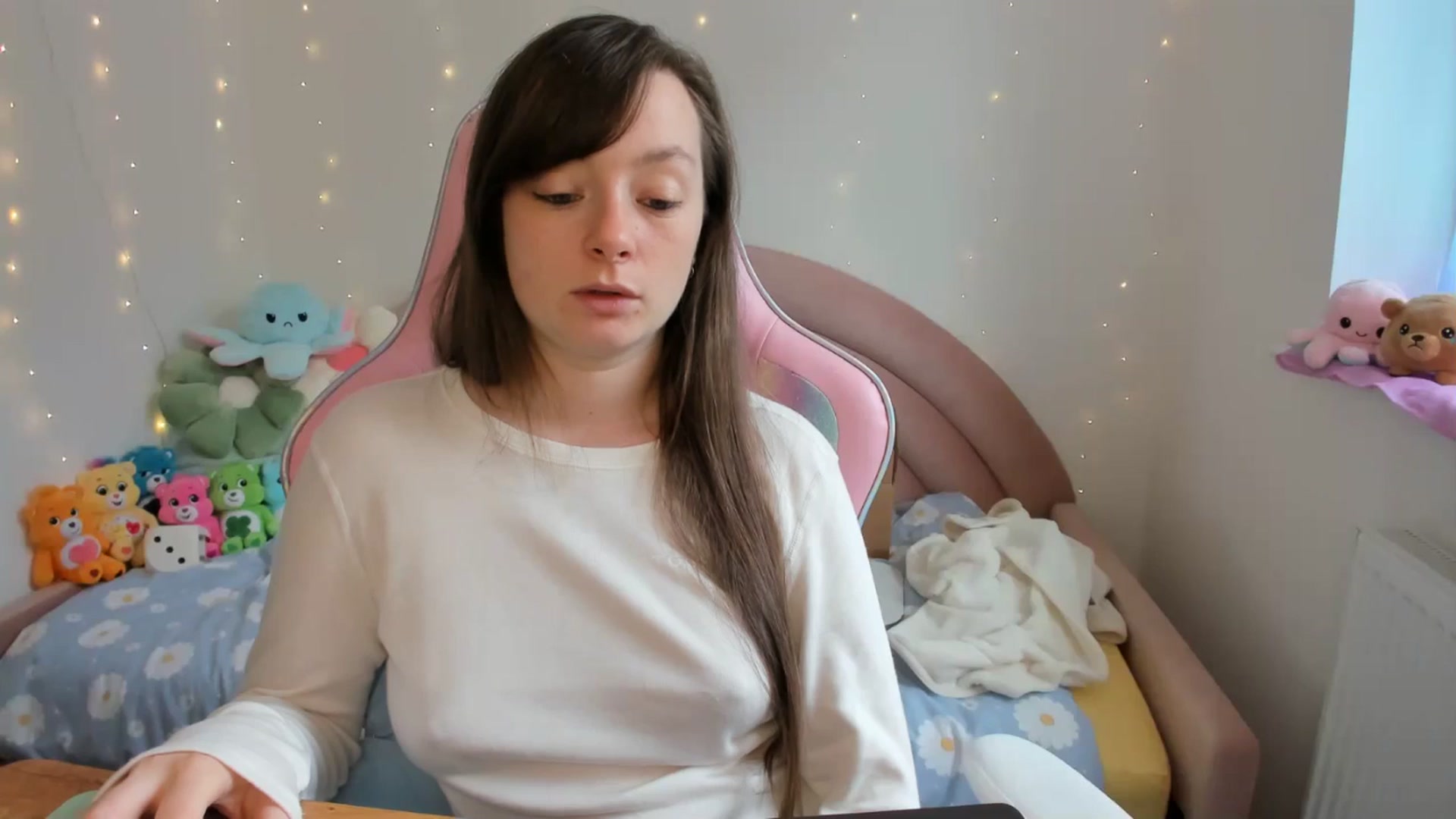 Gallery image thumbnail from JessieBear_'s myfreecams stream on, 09/24/2024, 14:51 image 7 of 20