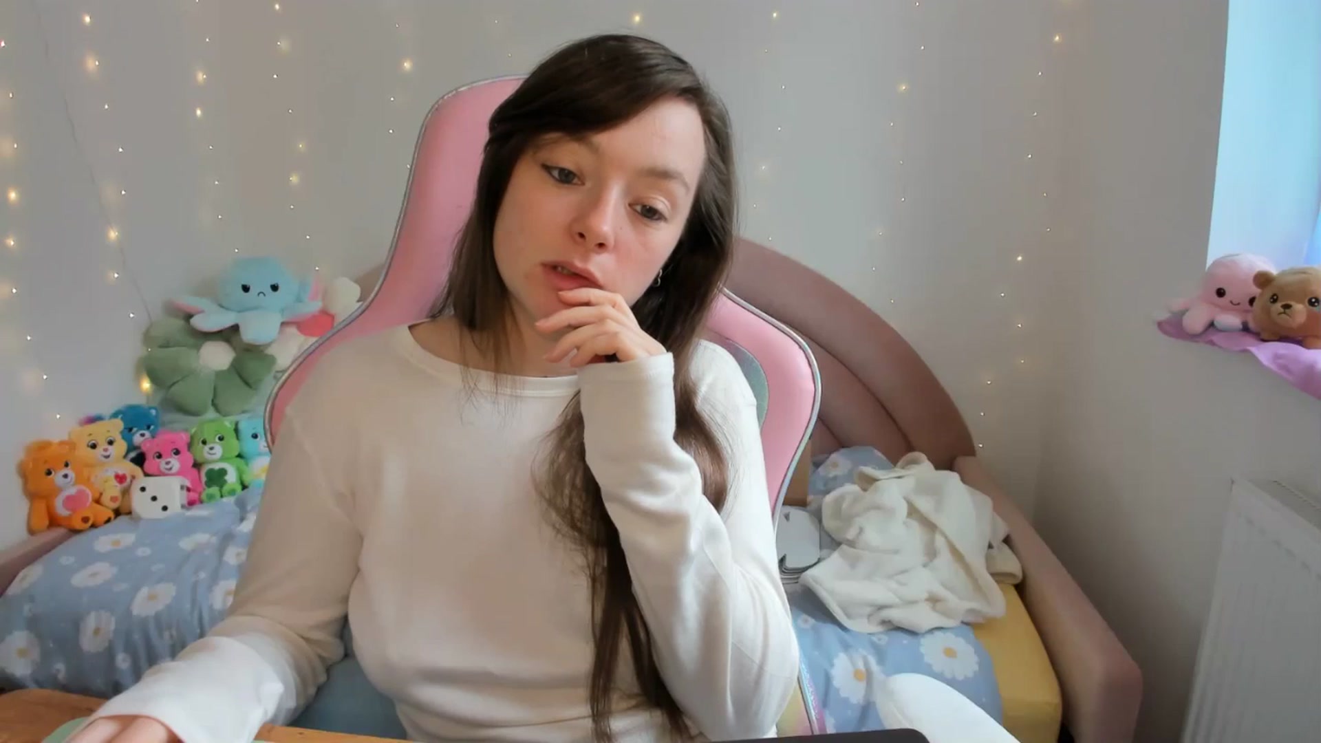 Gallery image thumbnail from JessieBear_'s myfreecams stream on, 09/24/2024, 14:51 image 9 of 20