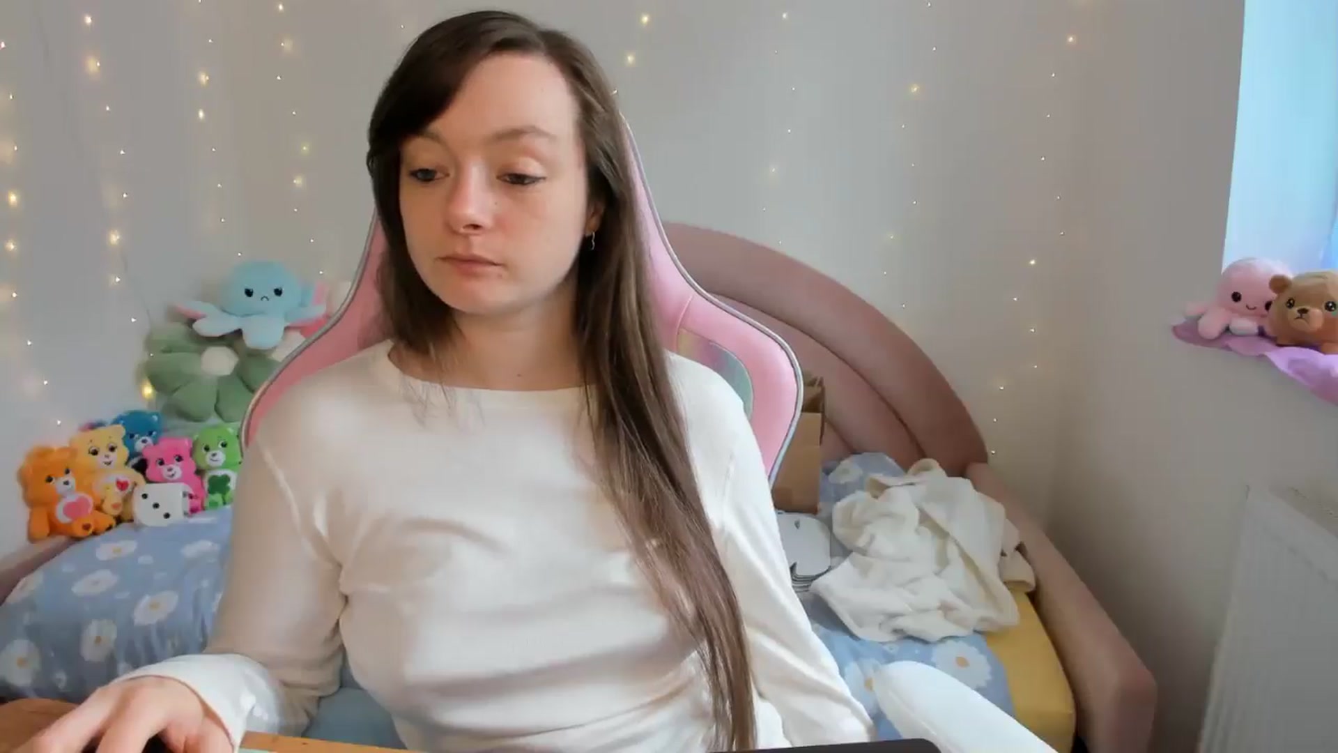 Gallery image thumbnail from JessieBear_'s myfreecams stream on, 09/24/2024, 14:51 image 13 of 20