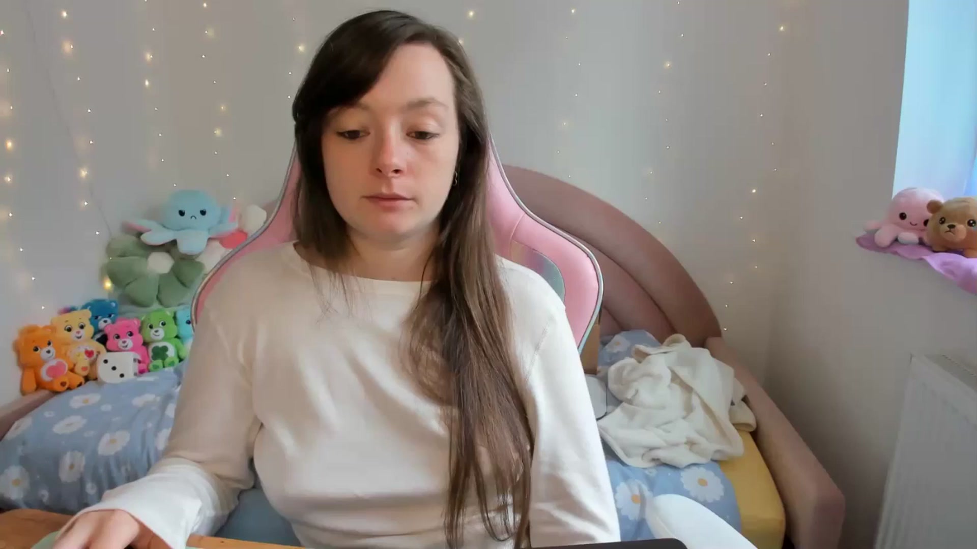 Gallery image thumbnail from JessieBear_'s myfreecams stream on, 09/24/2024, 14:51 image 10 of 20
