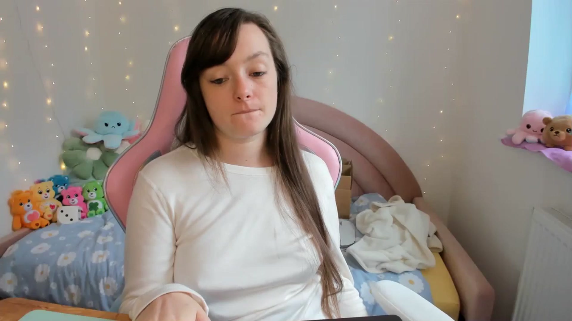 Gallery image thumbnail from JessieBear_'s myfreecams stream on, 09/24/2024, 14:51 image 19 of 20