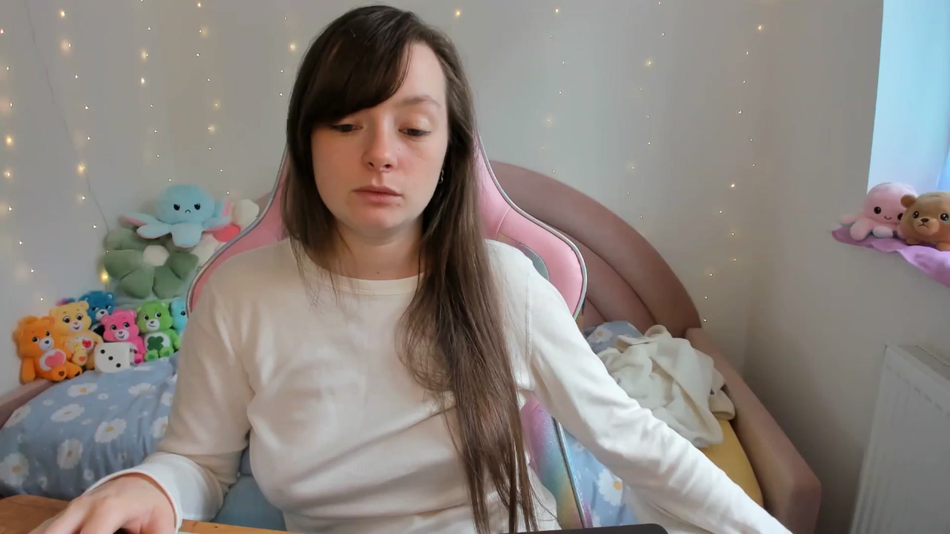 Gallery image thumbnail from JessieBear_'s myfreecams stream on, 09/24/2024, 14:51 image 8 of 20