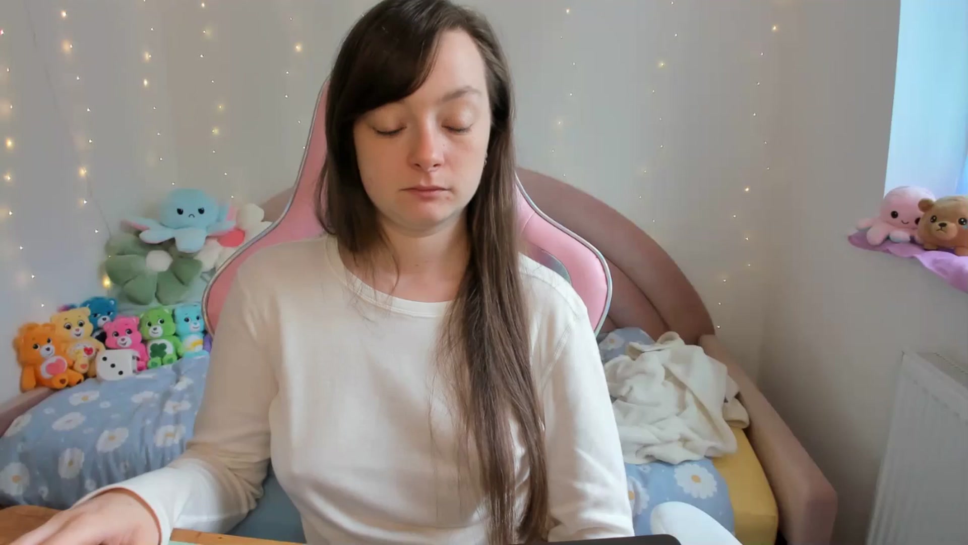Gallery image thumbnail from JessieBear_'s myfreecams stream on, 09/24/2024, 14:51 image 3 of 20