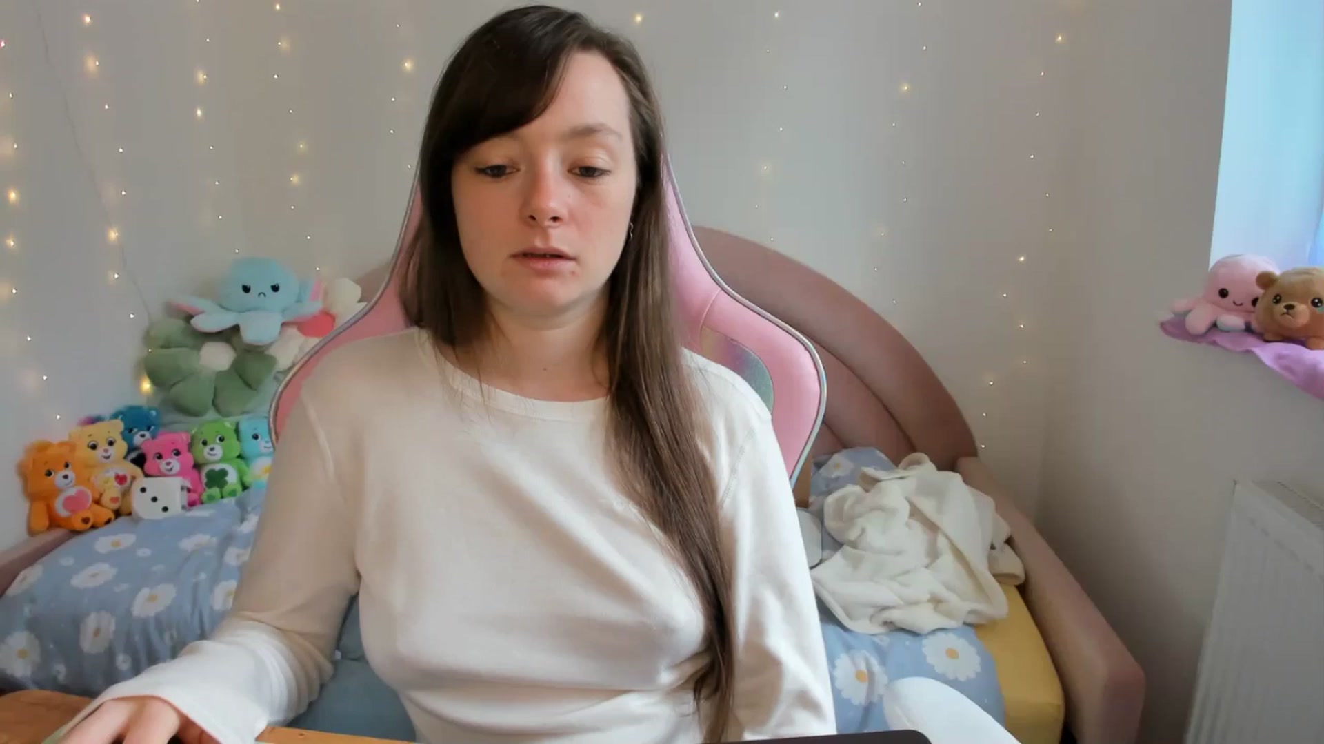 Gallery image thumbnail from JessieBear_'s myfreecams stream on, 09/24/2024, 14:51 image 6 of 20