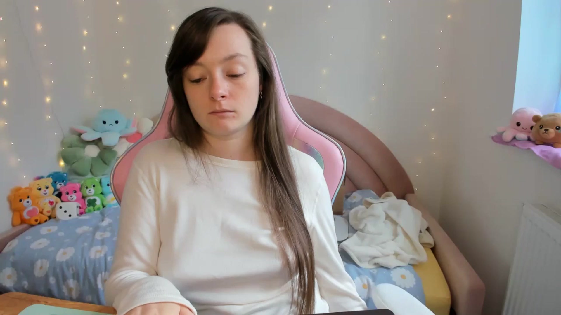 Gallery image thumbnail from JessieBear_'s myfreecams stream on, 09/24/2024, 14:51 image 14 of 20