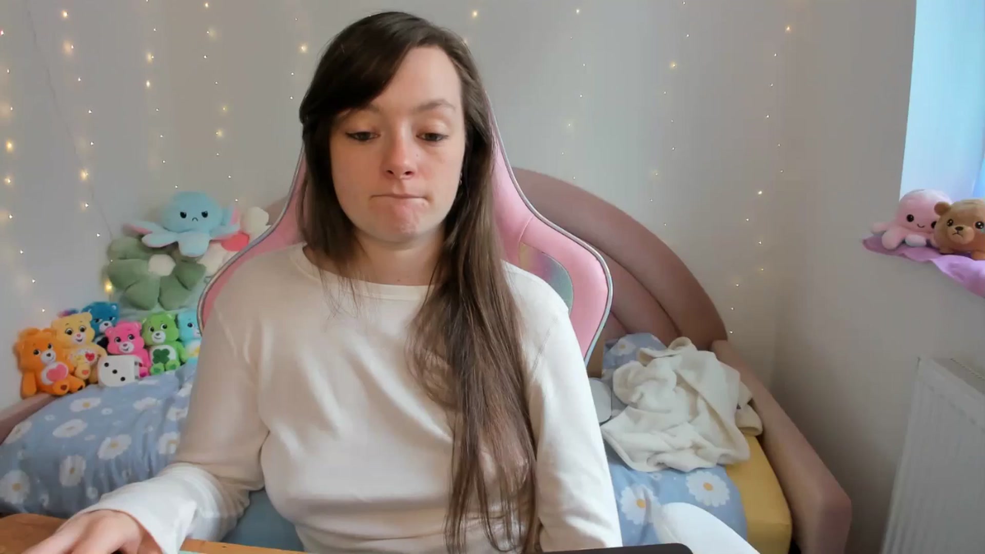 Gallery image thumbnail from JessieBear_'s myfreecams stream on, 09/24/2024, 14:51 image 11 of 20