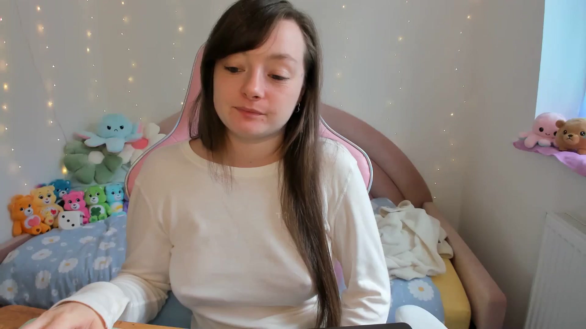 Gallery image thumbnail from JessieBear_'s myfreecams stream on, 09/24/2024, 14:51 image 2 of 20