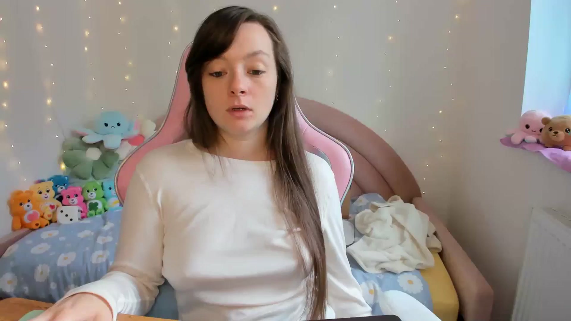 Gallery image thumbnail from JessieBear_'s myfreecams stream on, 09/24/2024, 14:51 image 16 of 20