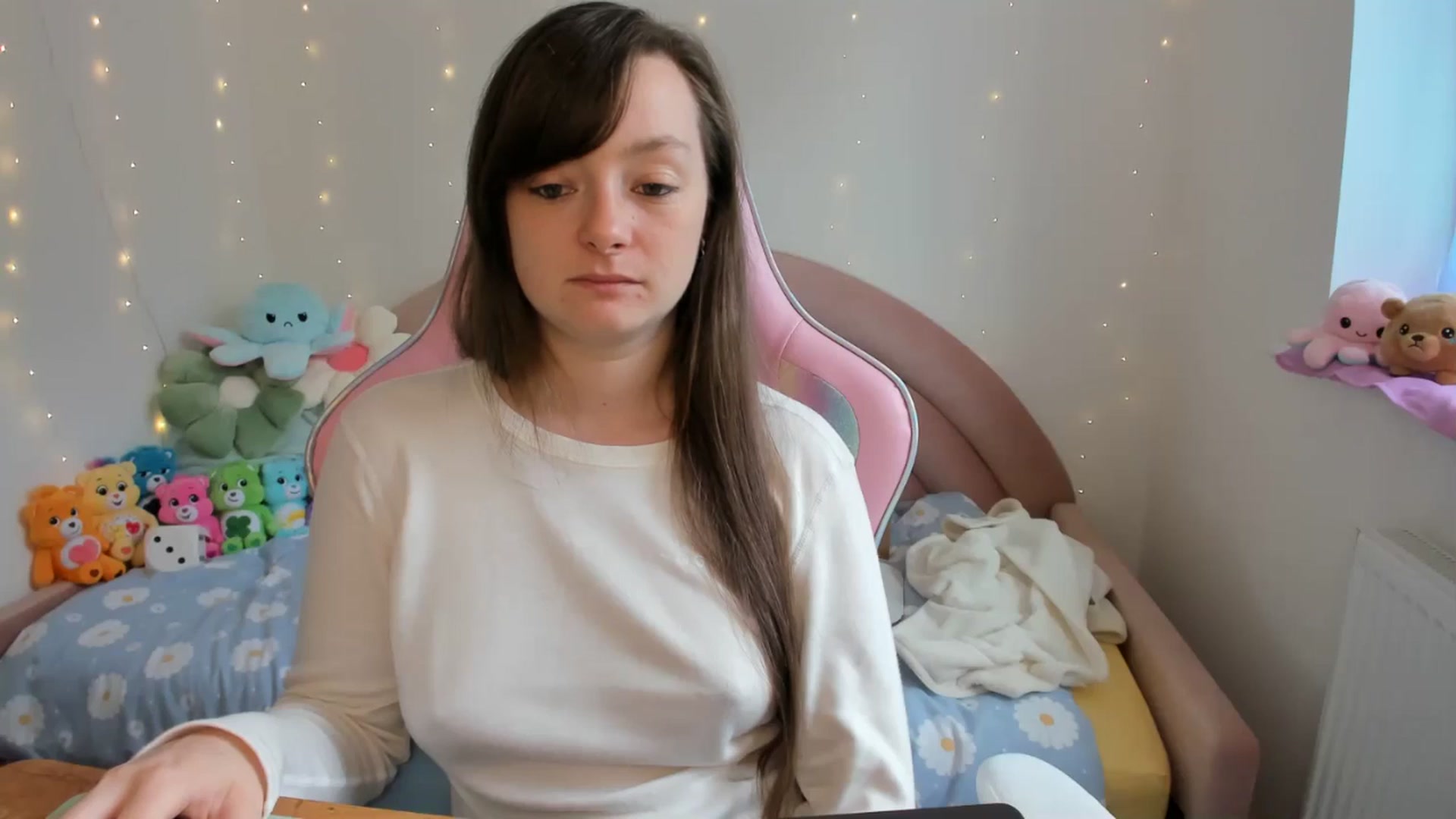 Gallery image thumbnail from JessieBear_'s myfreecams stream on, 09/24/2024, 14:51 image 5 of 20