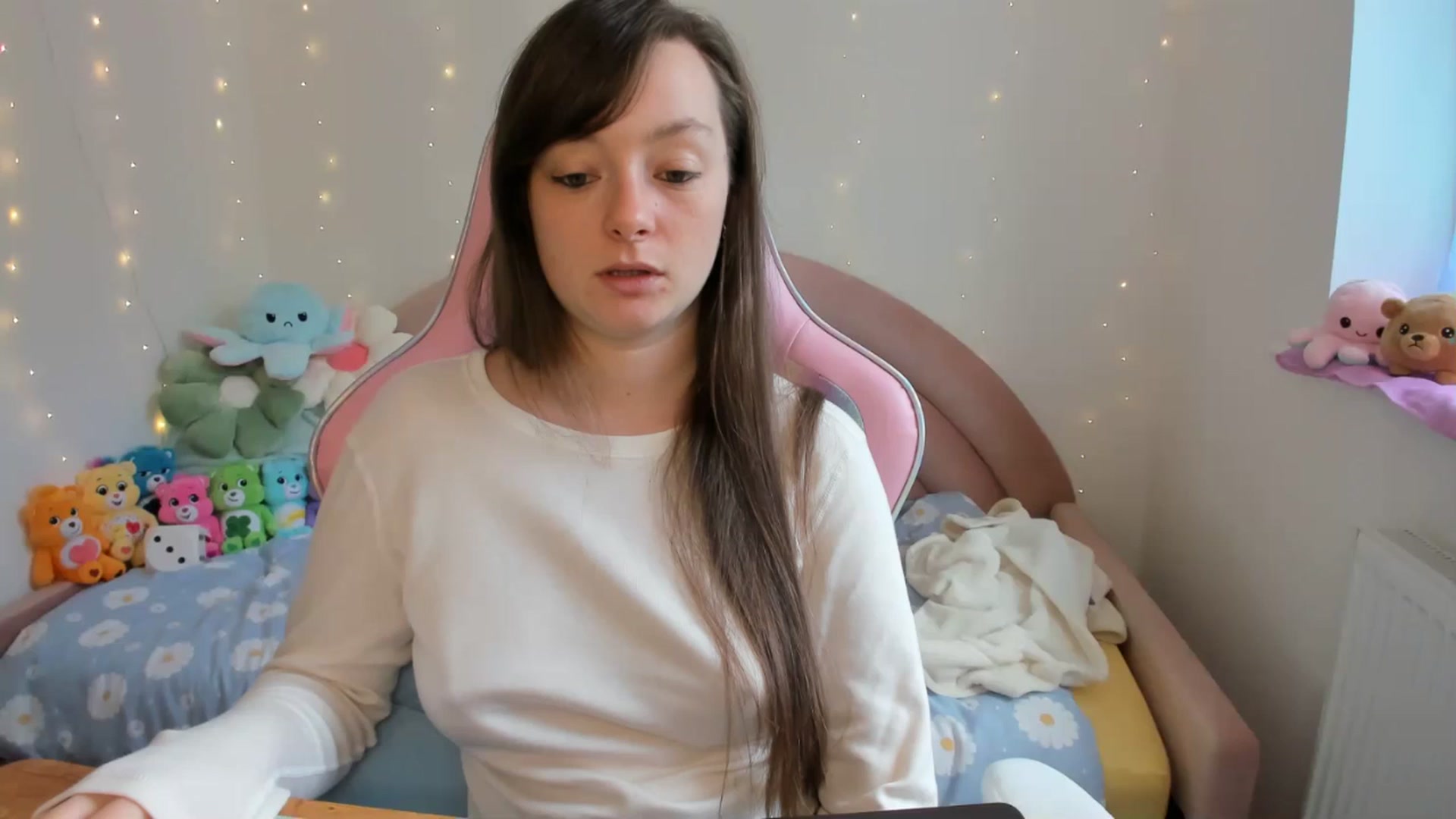 Gallery image thumbnail from JessieBear_'s myfreecams stream on, 09/24/2024, 14:51 image 1 of 20