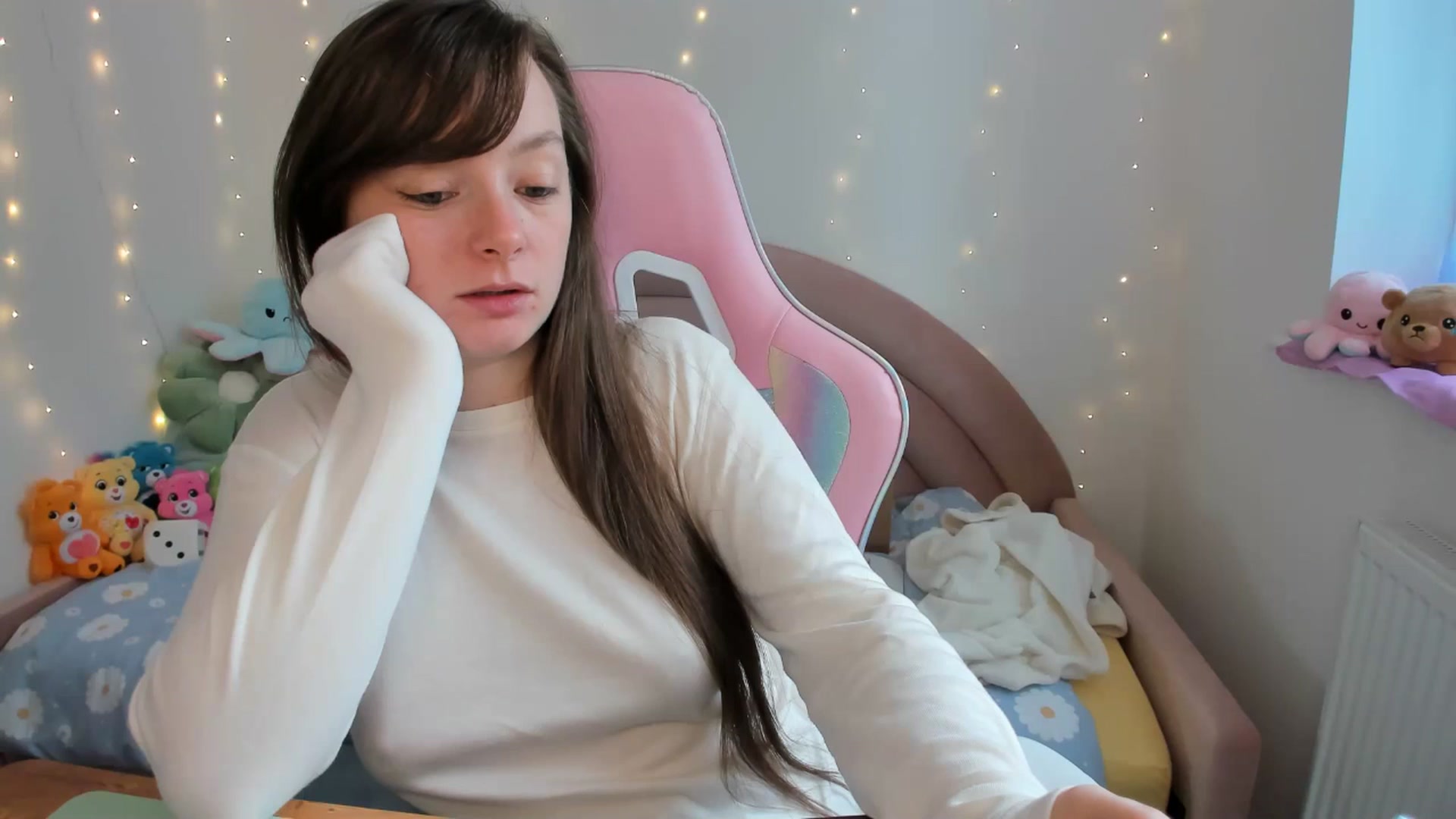 Gallery image thumbnail from JessieBear_'s myfreecams stream on, 09/24/2024, 15:32 image 11 of 20