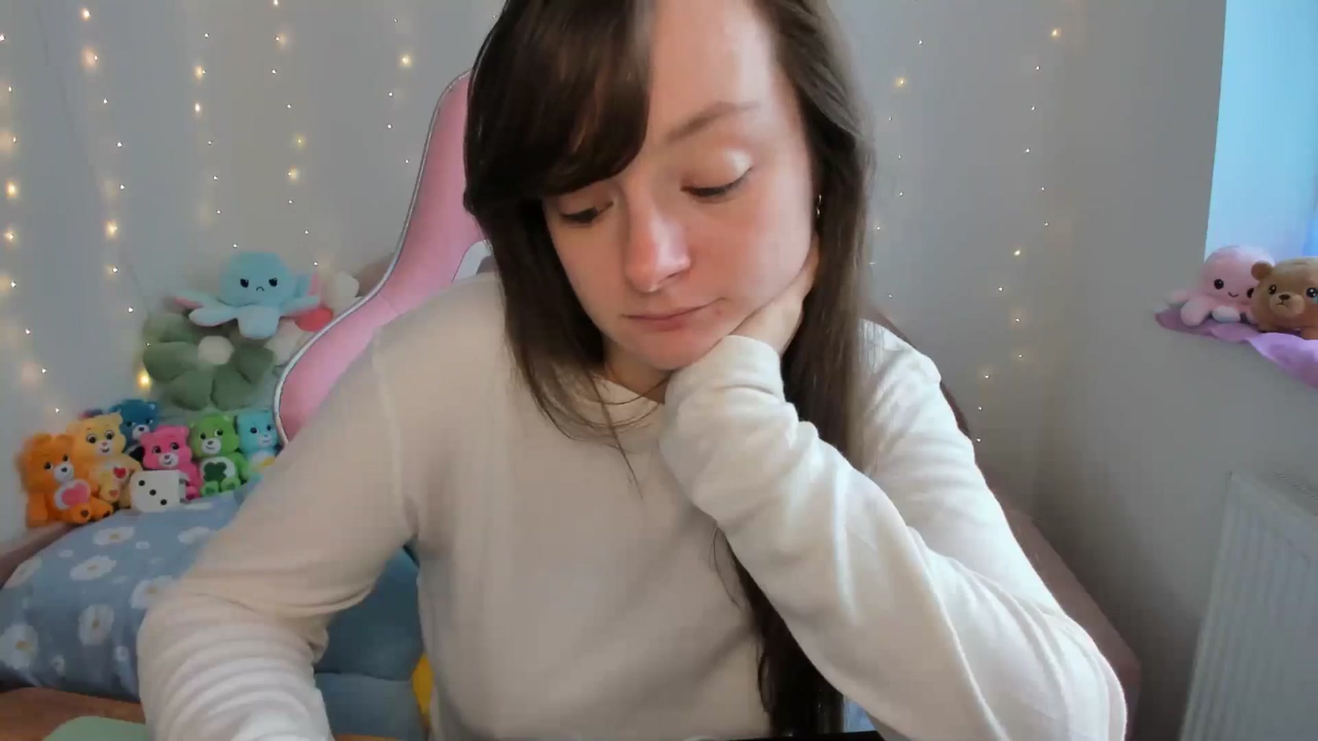 Gallery image thumbnail from JessieBear_'s myfreecams stream on, 09/24/2024, 15:32 image 16 of 20