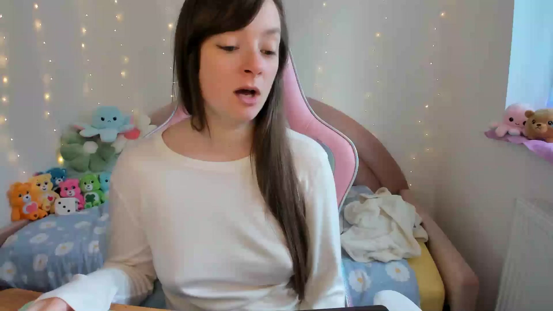 Gallery image thumbnail from JessieBear_'s myfreecams stream on, 09/24/2024, 15:32 image 4 of 20