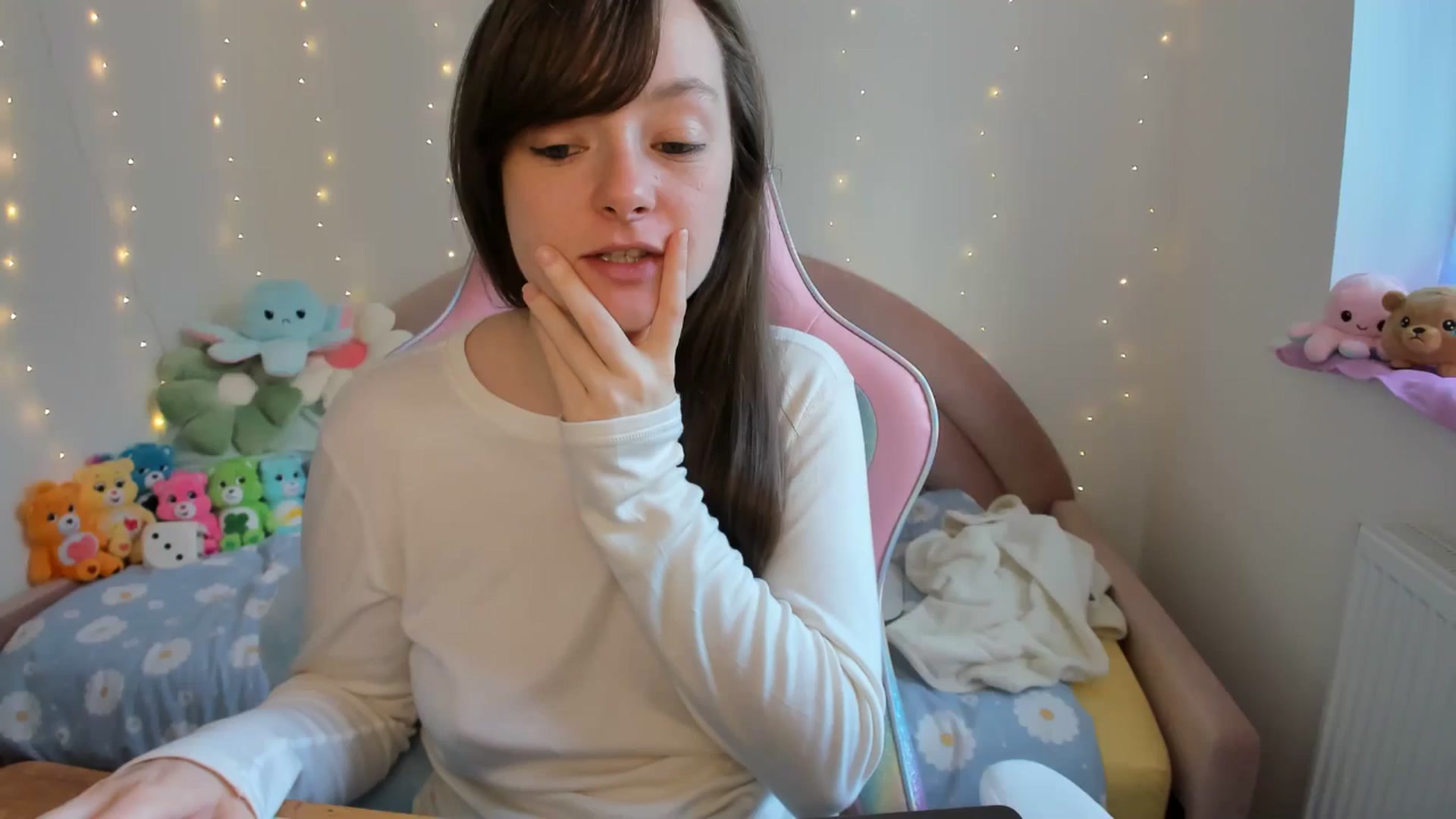 Gallery image thumbnail from JessieBear_'s myfreecams stream on, 09/24/2024, 15:32 image 1 of 20