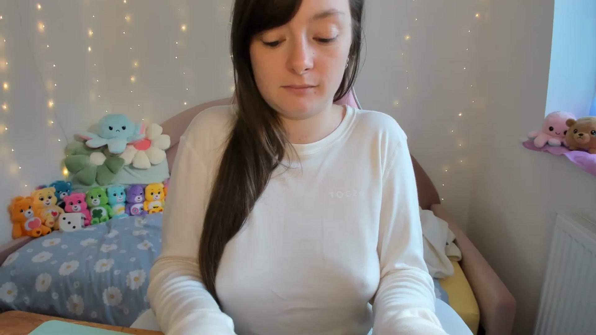 Gallery image thumbnail from JessieBear_'s myfreecams stream on, 09/24/2024, 17:08 image 7 of 20
