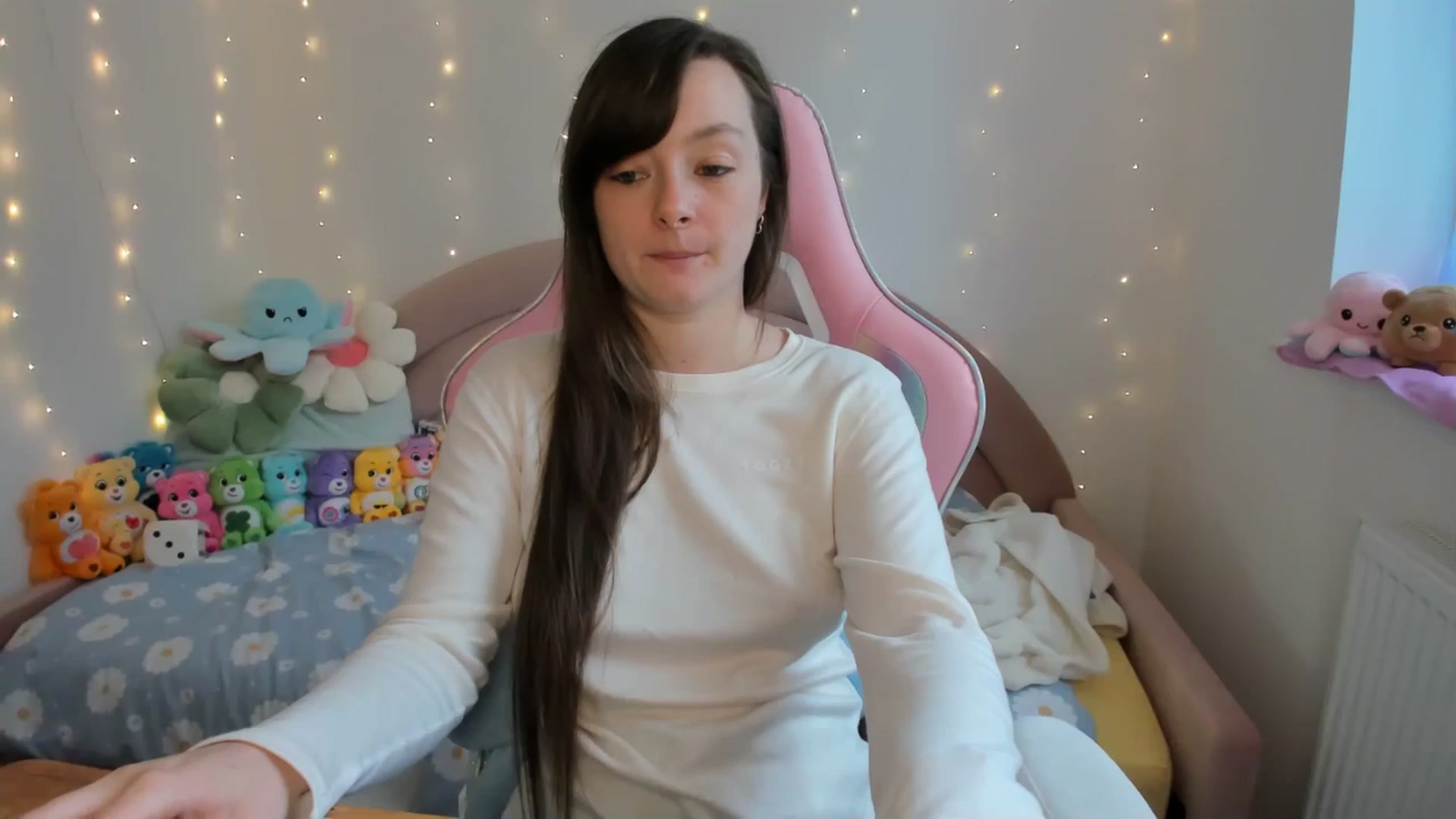 Gallery image thumbnail from JessieBear_'s myfreecams stream on, 09/24/2024, 17:08 image 9 of 20