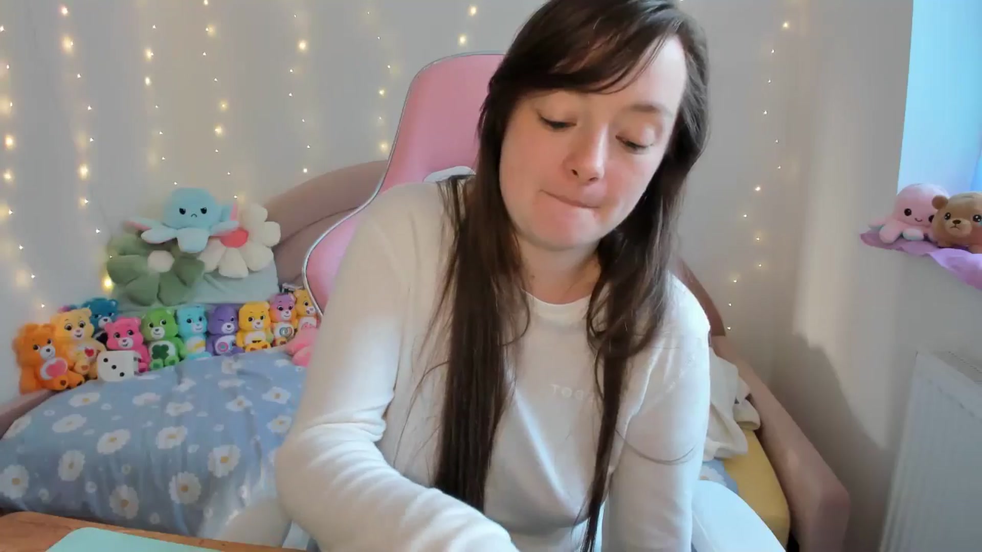 Gallery image thumbnail from JessieBear_'s myfreecams stream on, 09/24/2024, 17:08 image 19 of 20