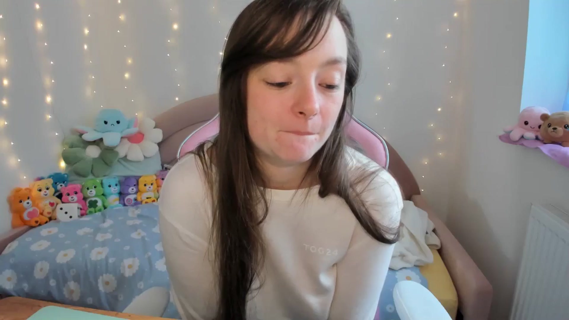 Gallery image thumbnail from JessieBear_'s myfreecams stream on, 09/24/2024, 17:08 image 16 of 20