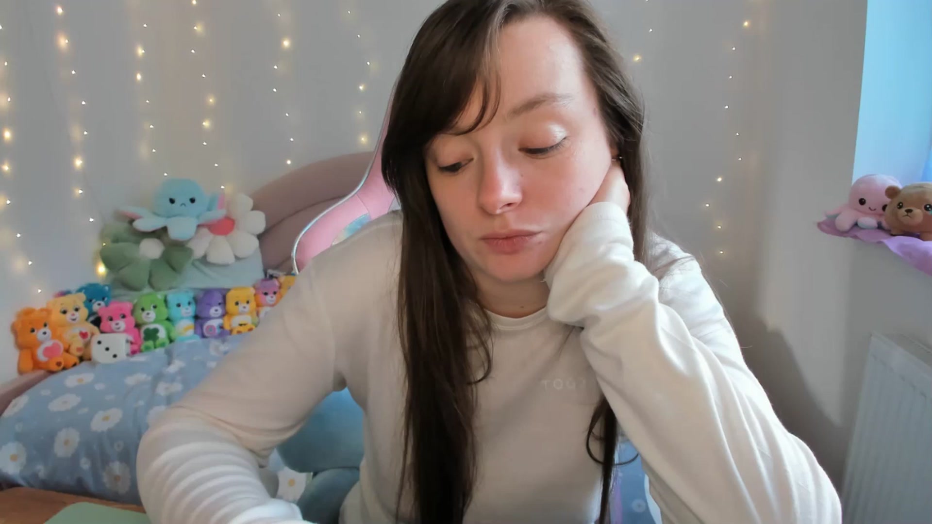 Gallery image thumbnail from JessieBear_'s myfreecams stream on, 09/24/2024, 17:08 image 18 of 20