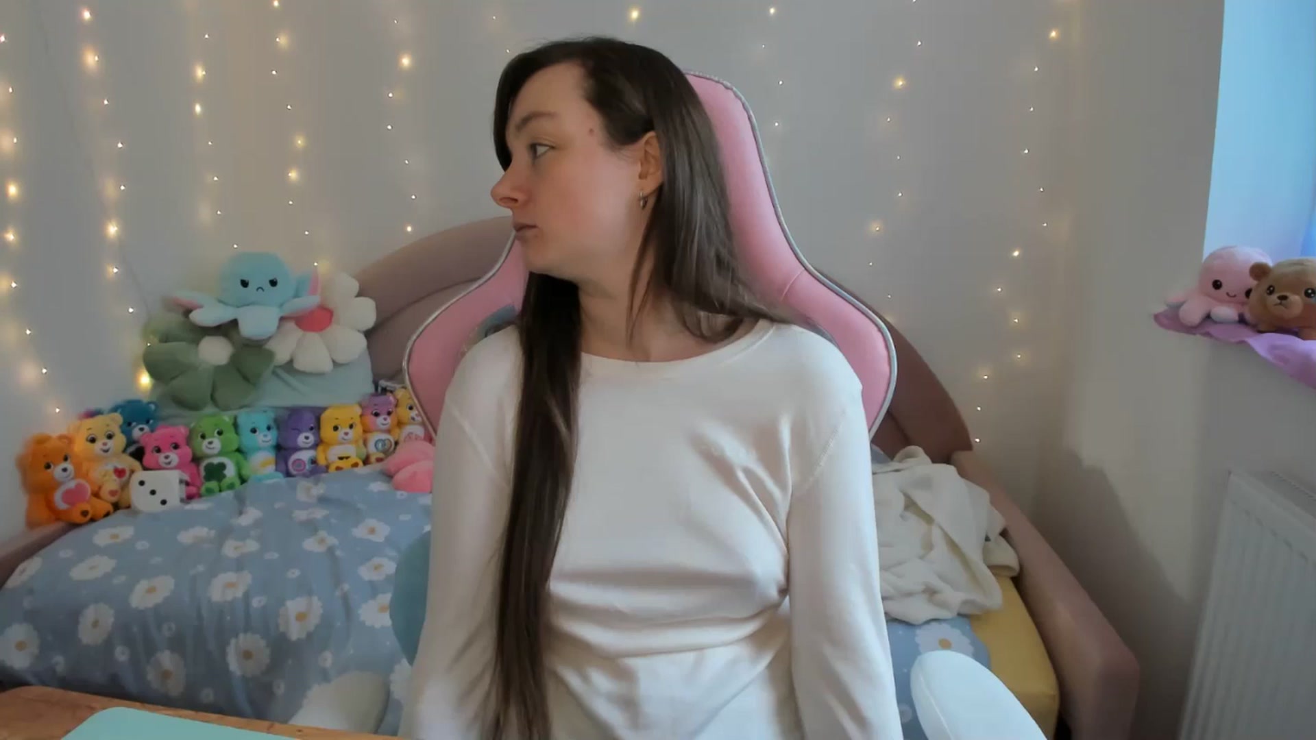 Gallery image thumbnail from JessieBear_'s myfreecams stream on, 09/24/2024, 17:08 image 15 of 20