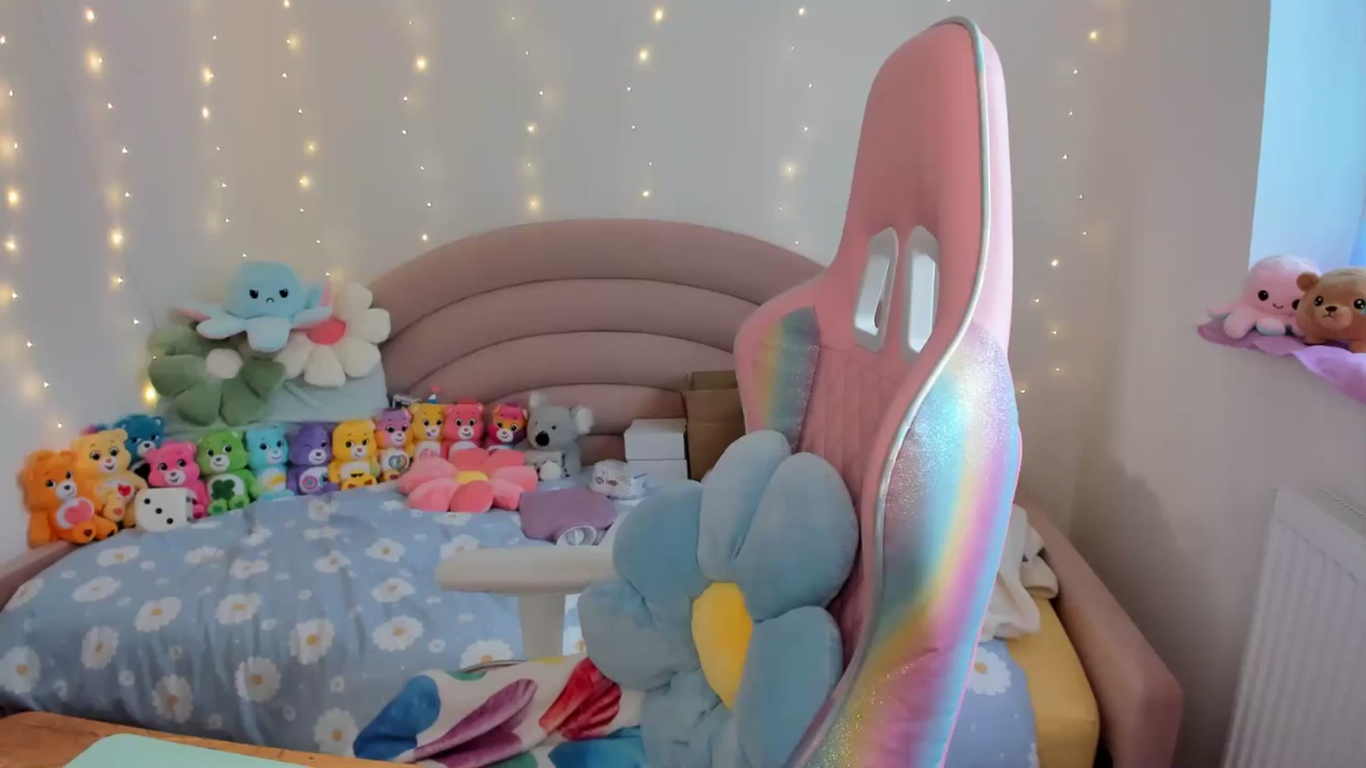 Gallery image thumbnail from JessieBear_'s myfreecams stream on, 09/24/2024, 17:08 image 13 of 20