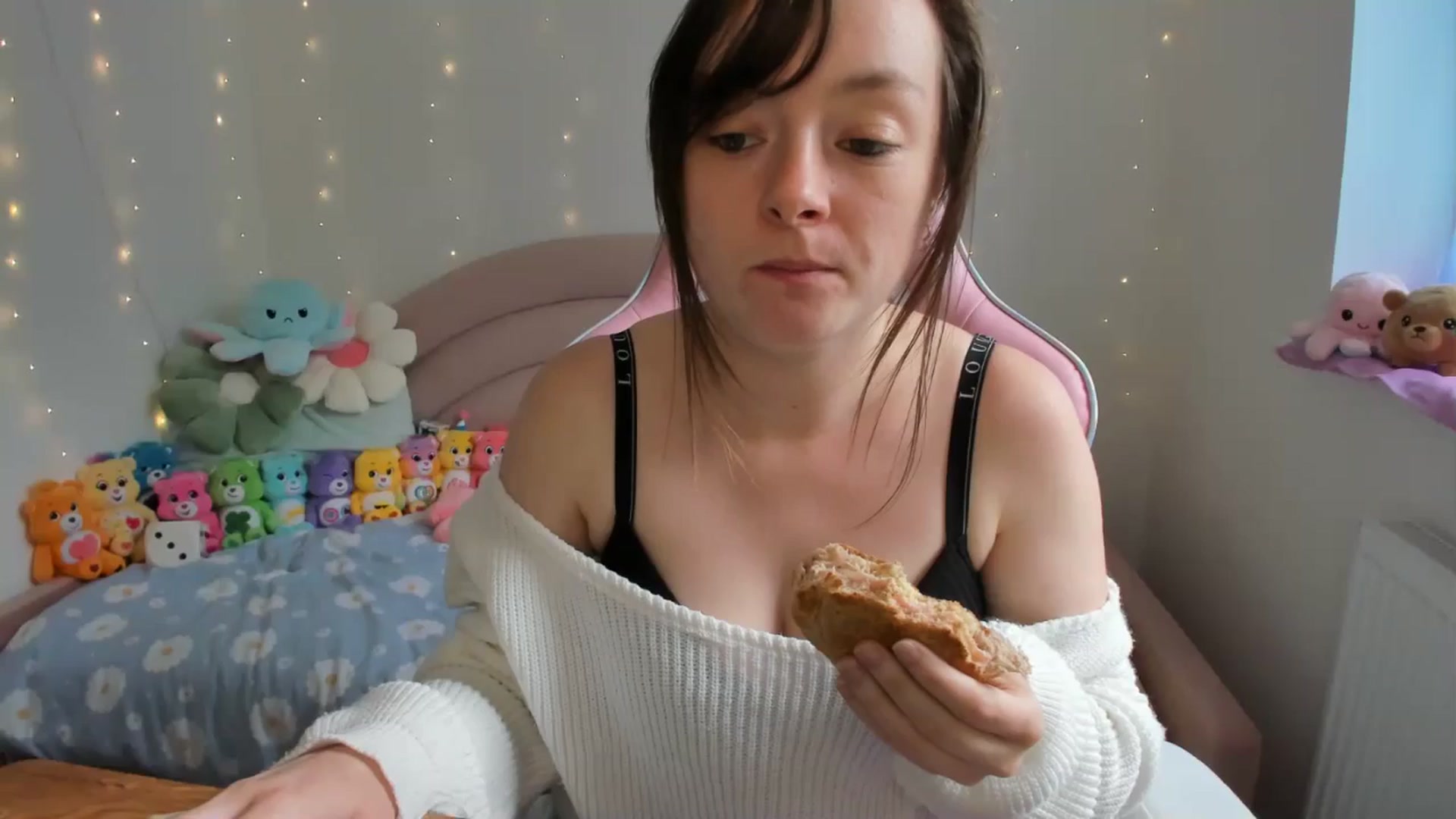 Gallery image thumbnail from JessieBear_'s myfreecams stream on, 09/26/2024, 14:58 image 14 of 20