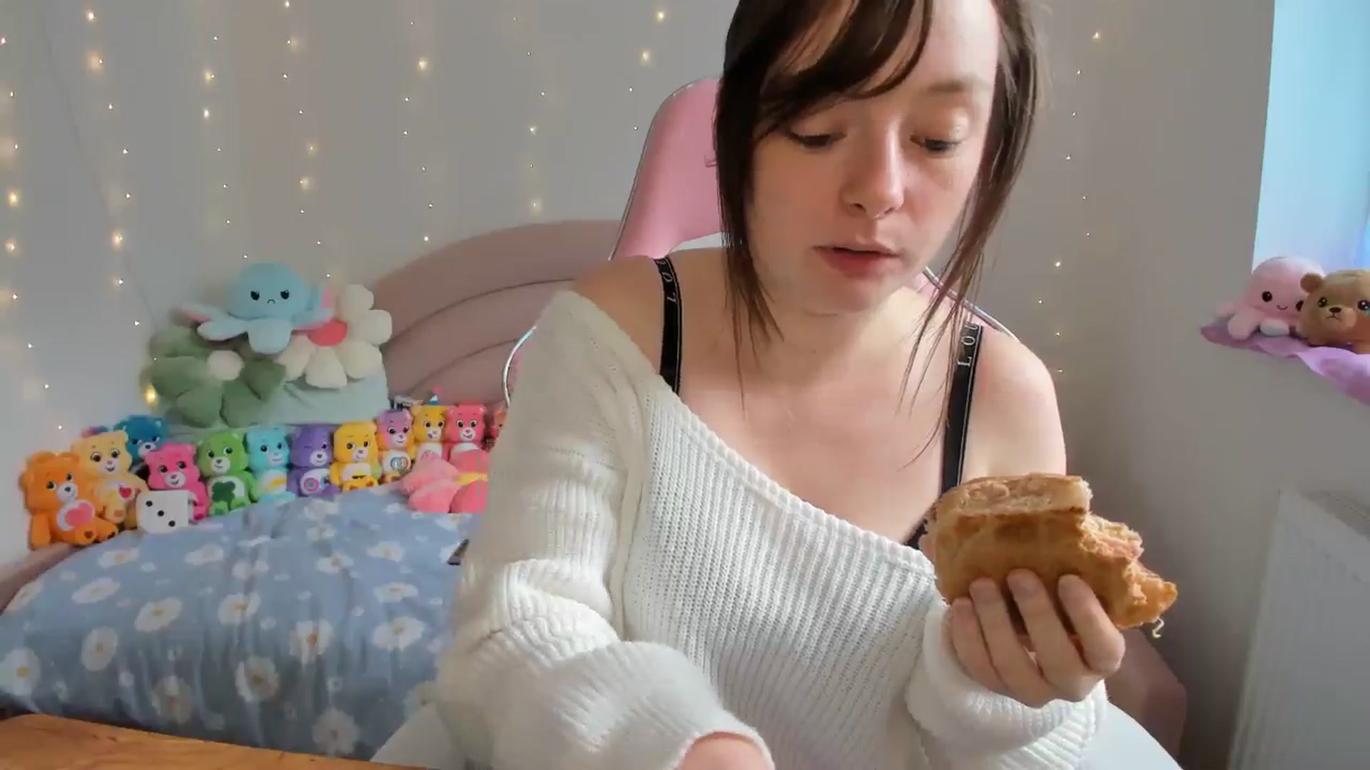 Gallery image thumbnail from JessieBear_'s myfreecams stream on, 09/26/2024, 14:58 image 13 of 20