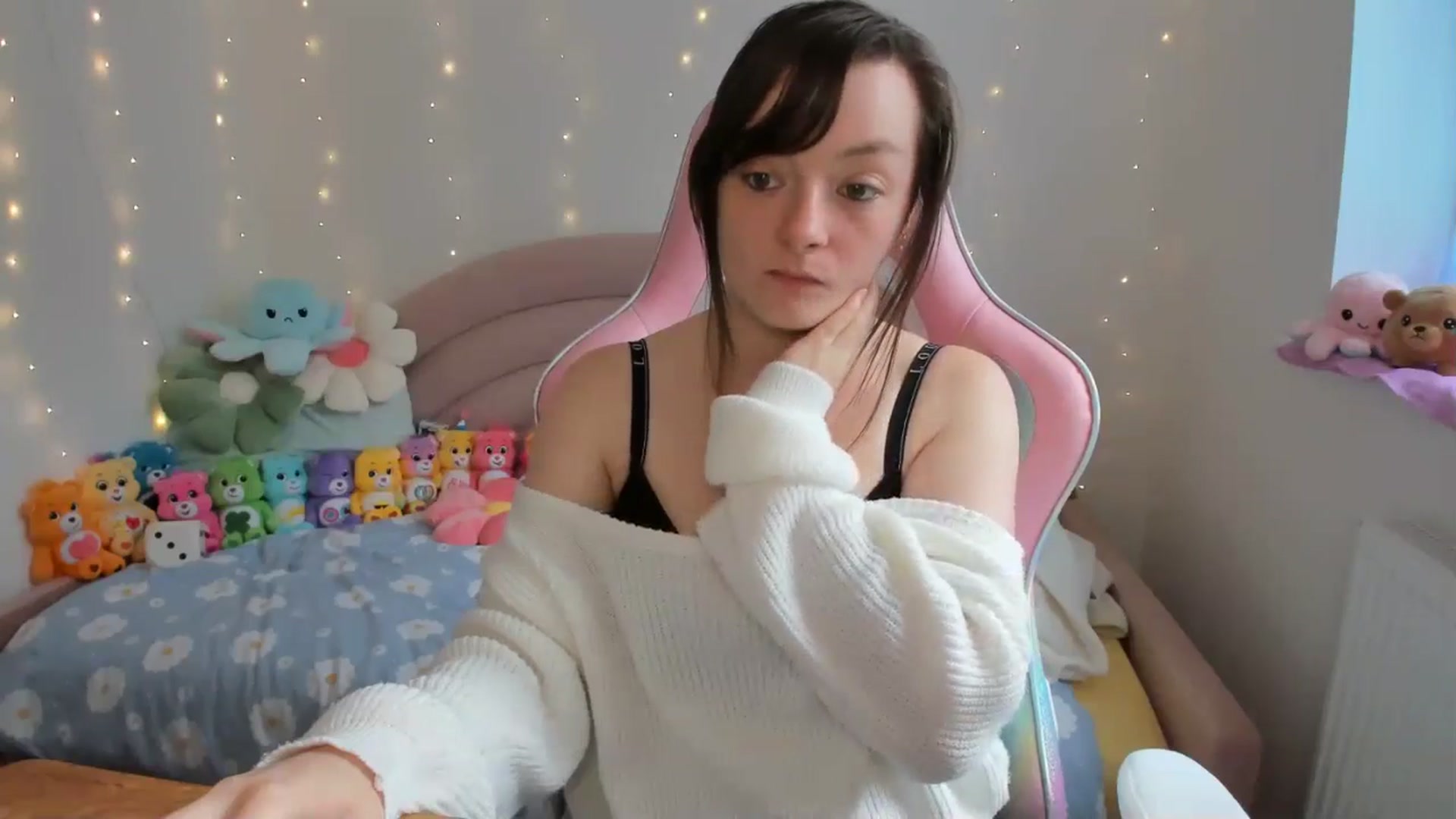 Gallery image thumbnail from JessieBear_'s myfreecams stream on, 09/26/2024, 14:58 image 2 of 20