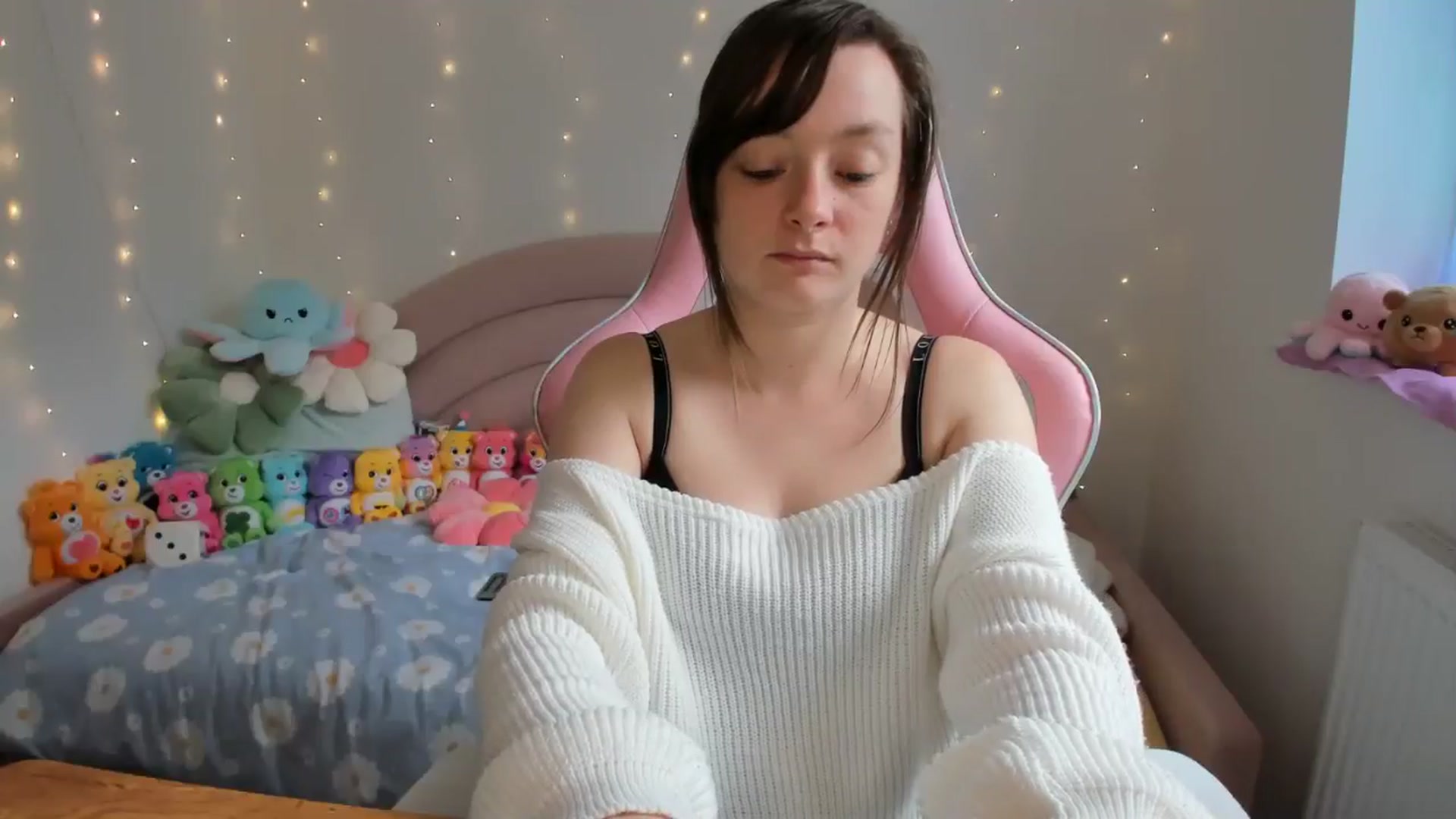 Gallery image thumbnail from JessieBear_'s myfreecams stream on, 09/26/2024, 14:58 image 6 of 20