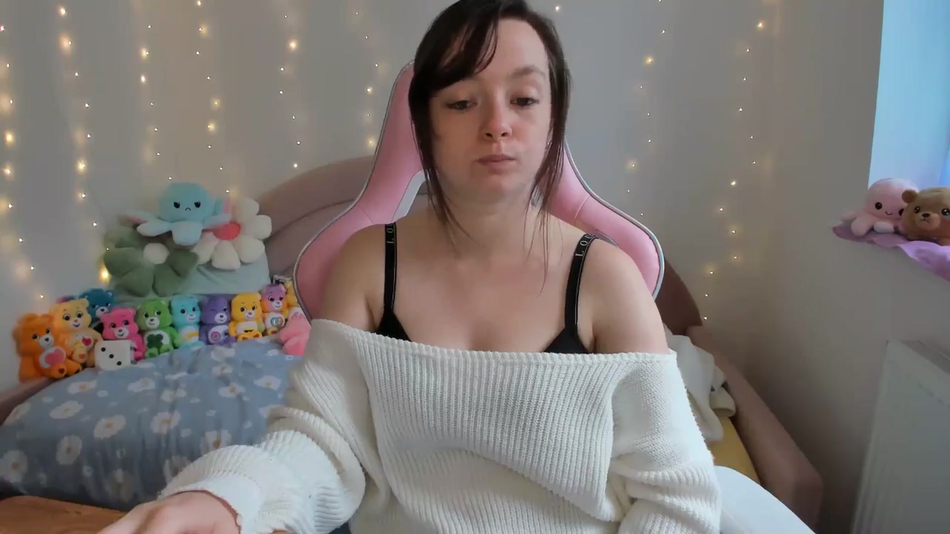 Gallery image thumbnail from JessieBear_'s myfreecams stream on, 09/26/2024, 15:51 image 16 of 20