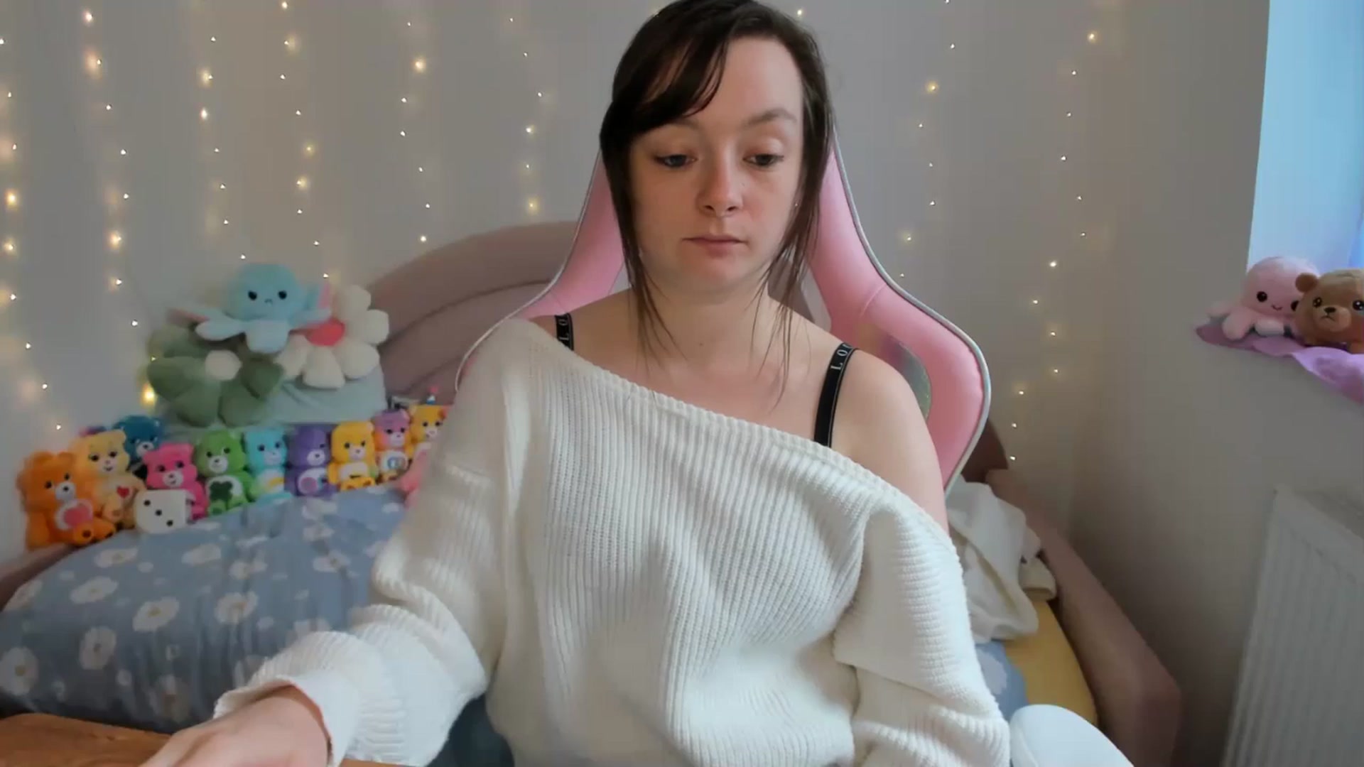 Gallery image thumbnail from JessieBear_'s myfreecams stream on, 09/26/2024, 15:51 image 6 of 20