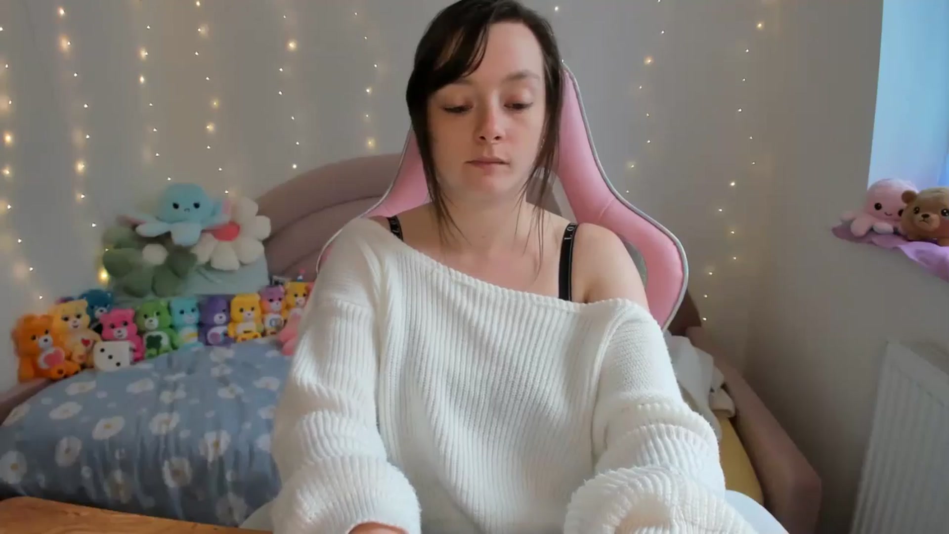 Gallery image thumbnail from JessieBear_'s myfreecams stream on, 09/26/2024, 15:51 image 7 of 20