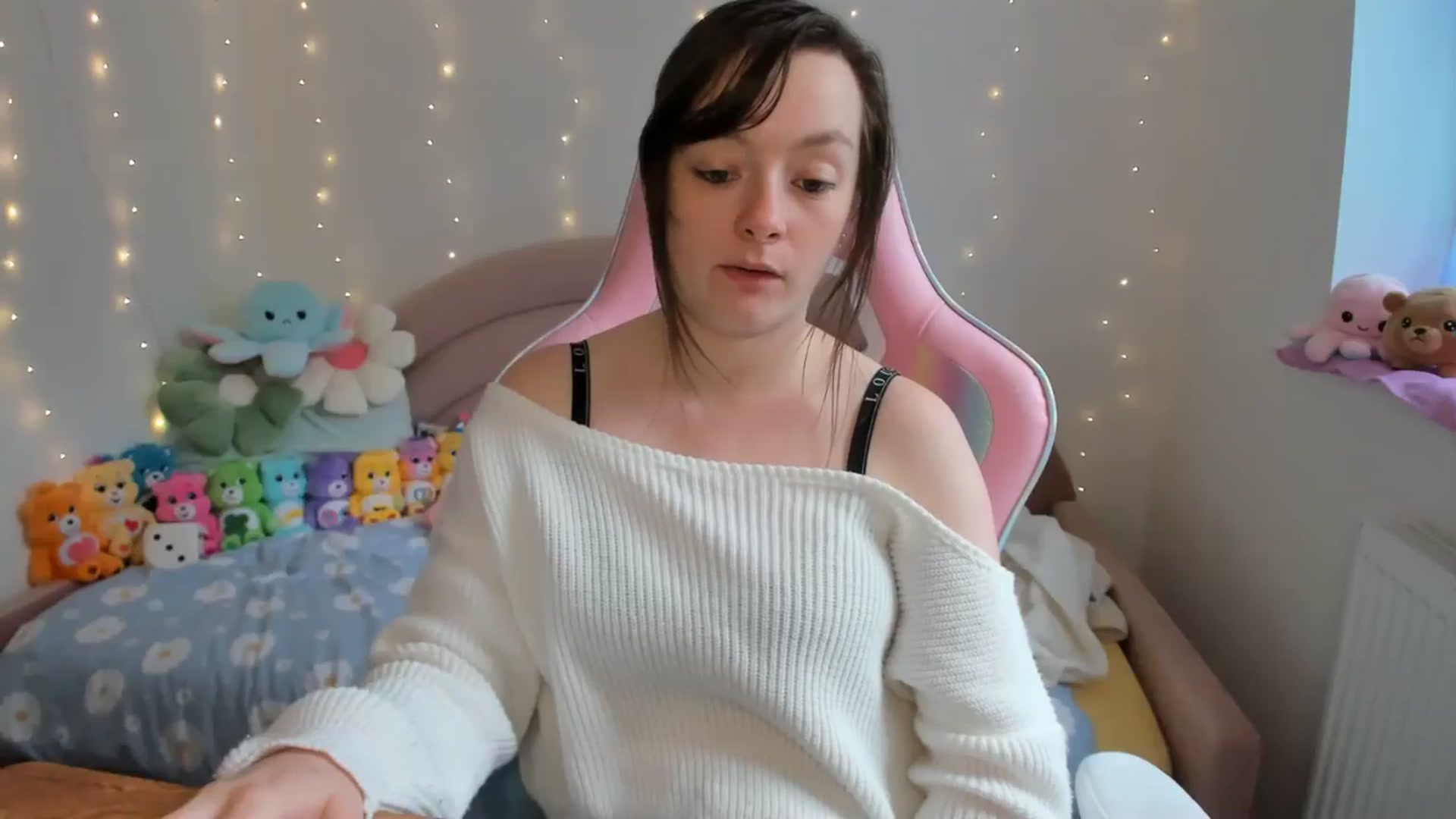 Gallery image thumbnail from JessieBear_'s myfreecams stream on, 09/26/2024, 15:51 image 8 of 20