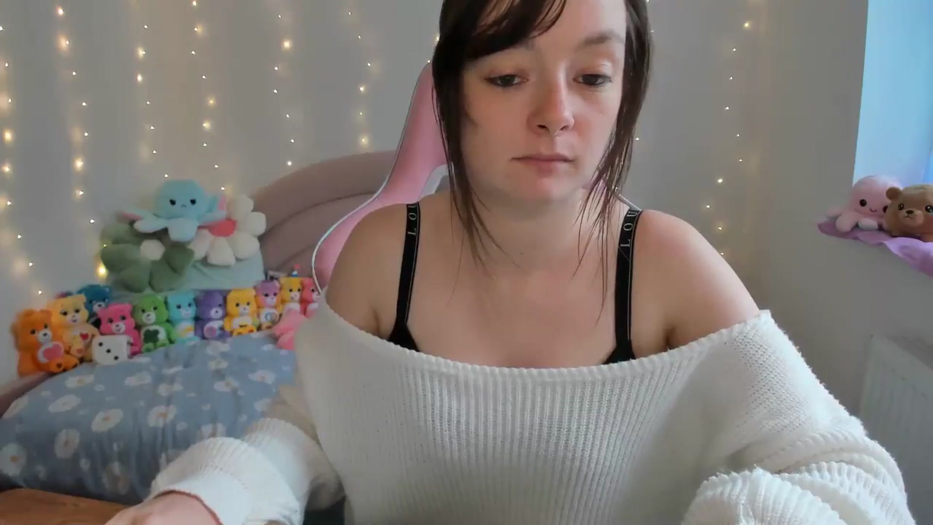 Gallery image thumbnail from JessieBear_'s myfreecams stream on, 09/26/2024, 15:51 image 14 of 20