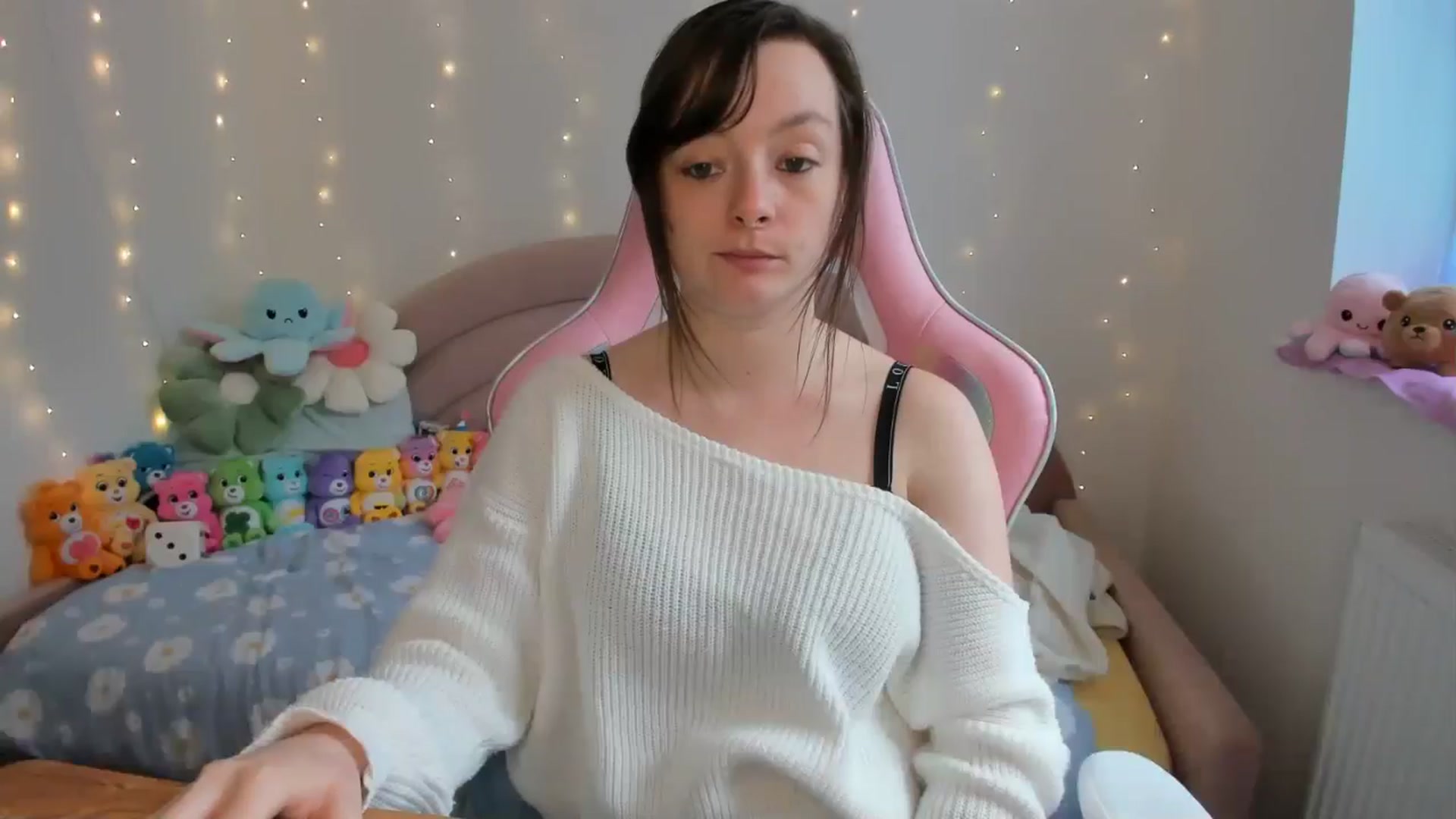 Gallery image thumbnail from JessieBear_'s myfreecams stream on, 09/26/2024, 15:51 image 2 of 20