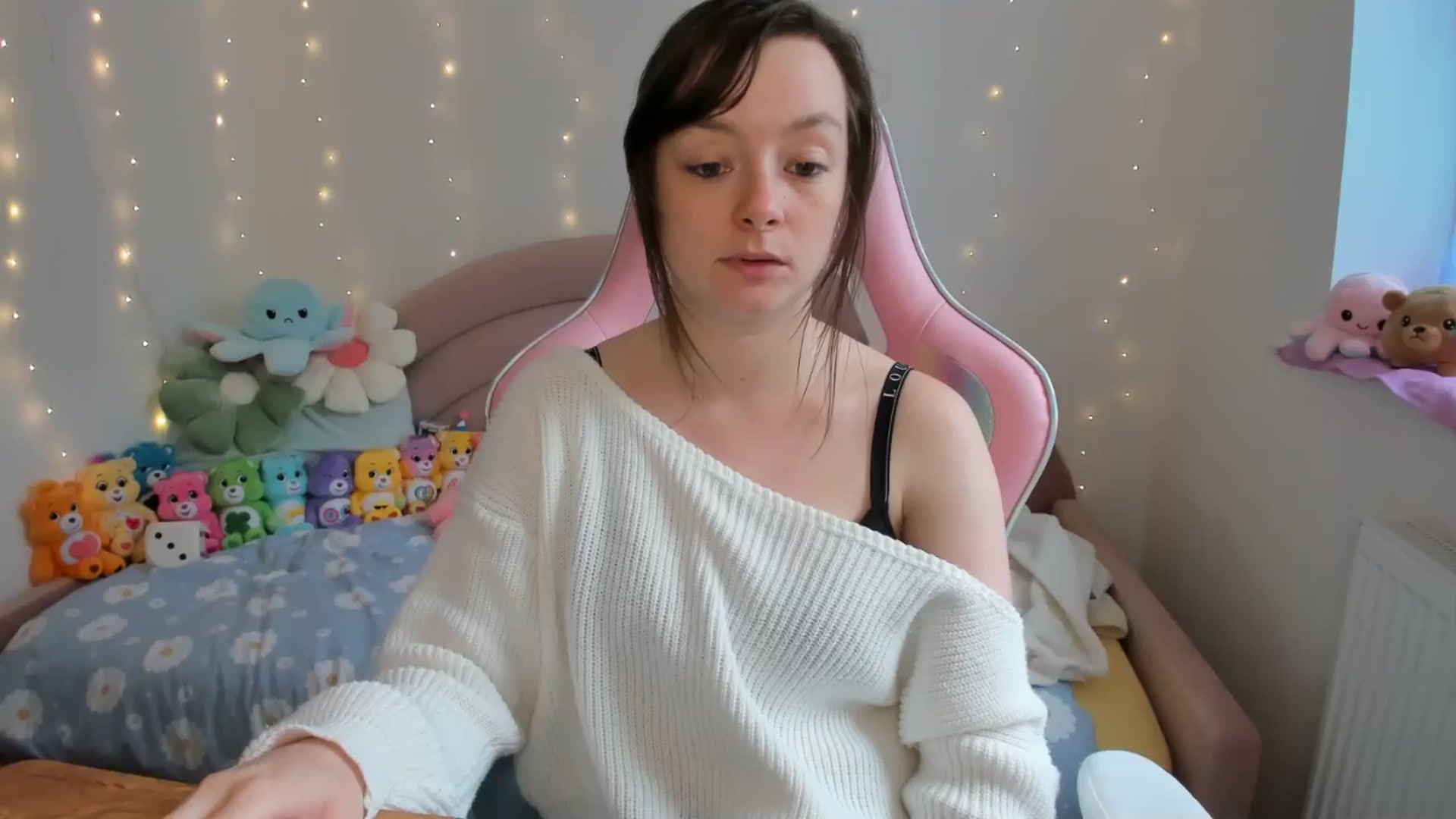 Gallery image thumbnail from JessieBear_'s myfreecams stream on, 09/26/2024, 15:51 image 4 of 20