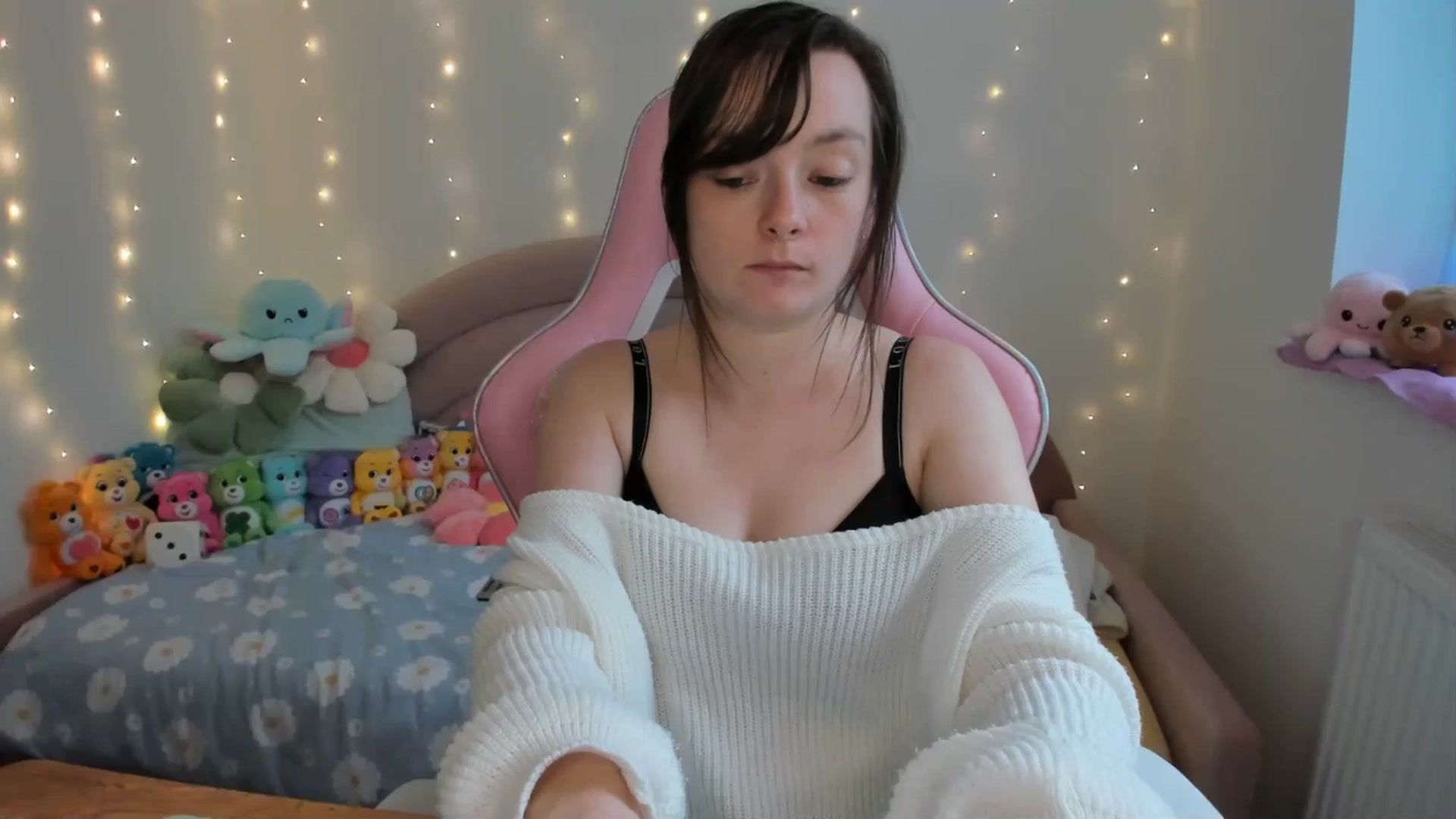 Gallery image thumbnail from JessieBear_'s myfreecams stream on, 09/26/2024, 16:35 image 10 of 20