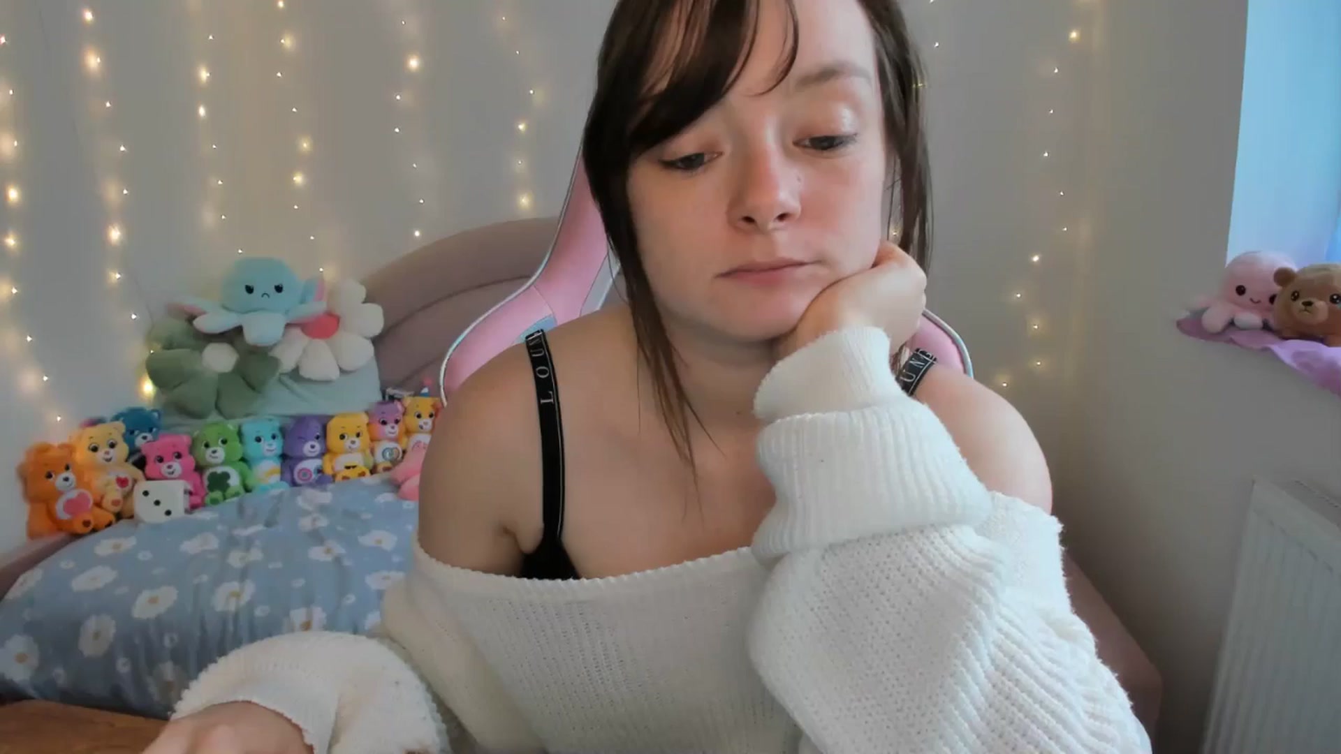 Gallery image thumbnail from JessieBear_'s myfreecams stream on, 09/26/2024, 16:35 image 3 of 20