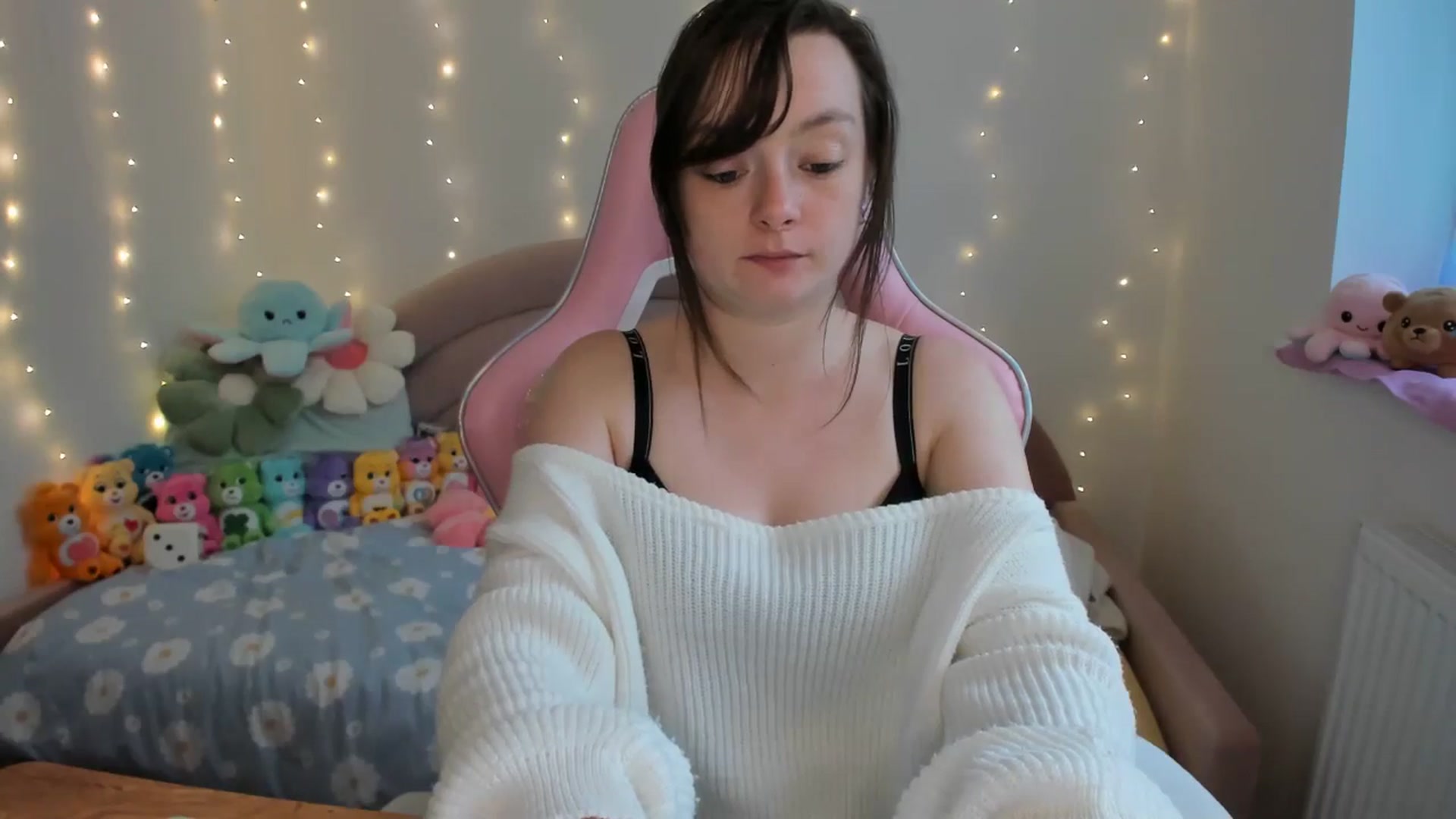 Gallery image thumbnail from JessieBear_'s myfreecams stream on, 09/26/2024, 16:35 image 13 of 20