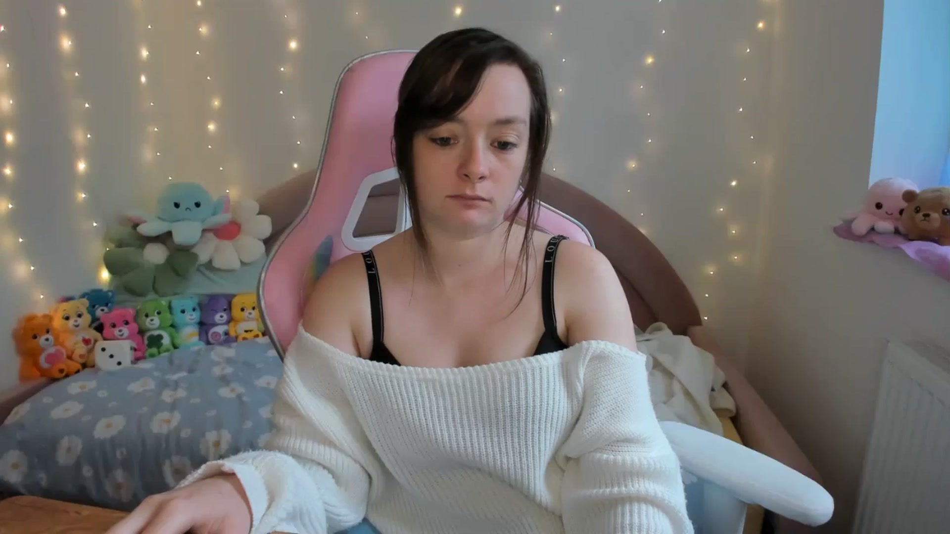 Gallery image thumbnail from JessieBear_'s myfreecams stream on, 09/26/2024, 16:35 image 14 of 20