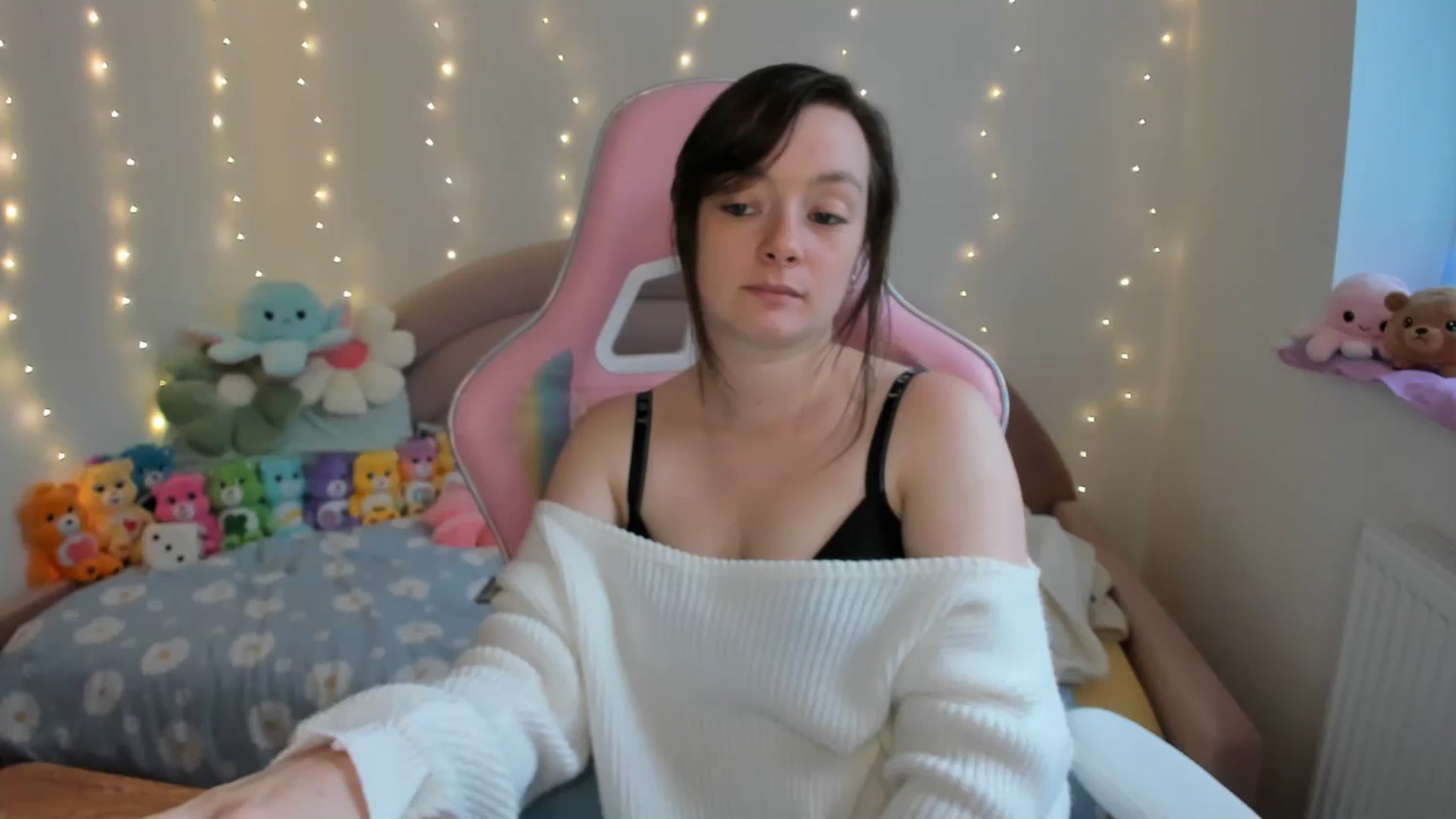 Gallery image thumbnail from JessieBear_'s myfreecams stream on, 09/26/2024, 16:35 image 18 of 20