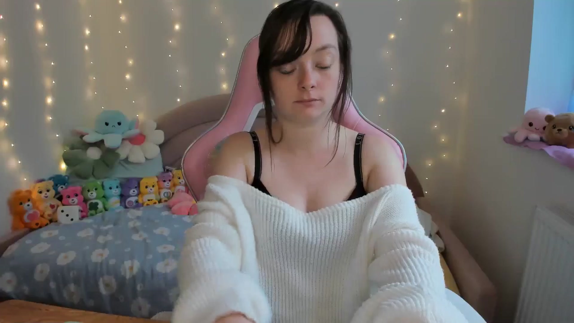 Gallery image thumbnail from JessieBear_'s myfreecams stream on, 09/26/2024, 16:35 image 12 of 20
