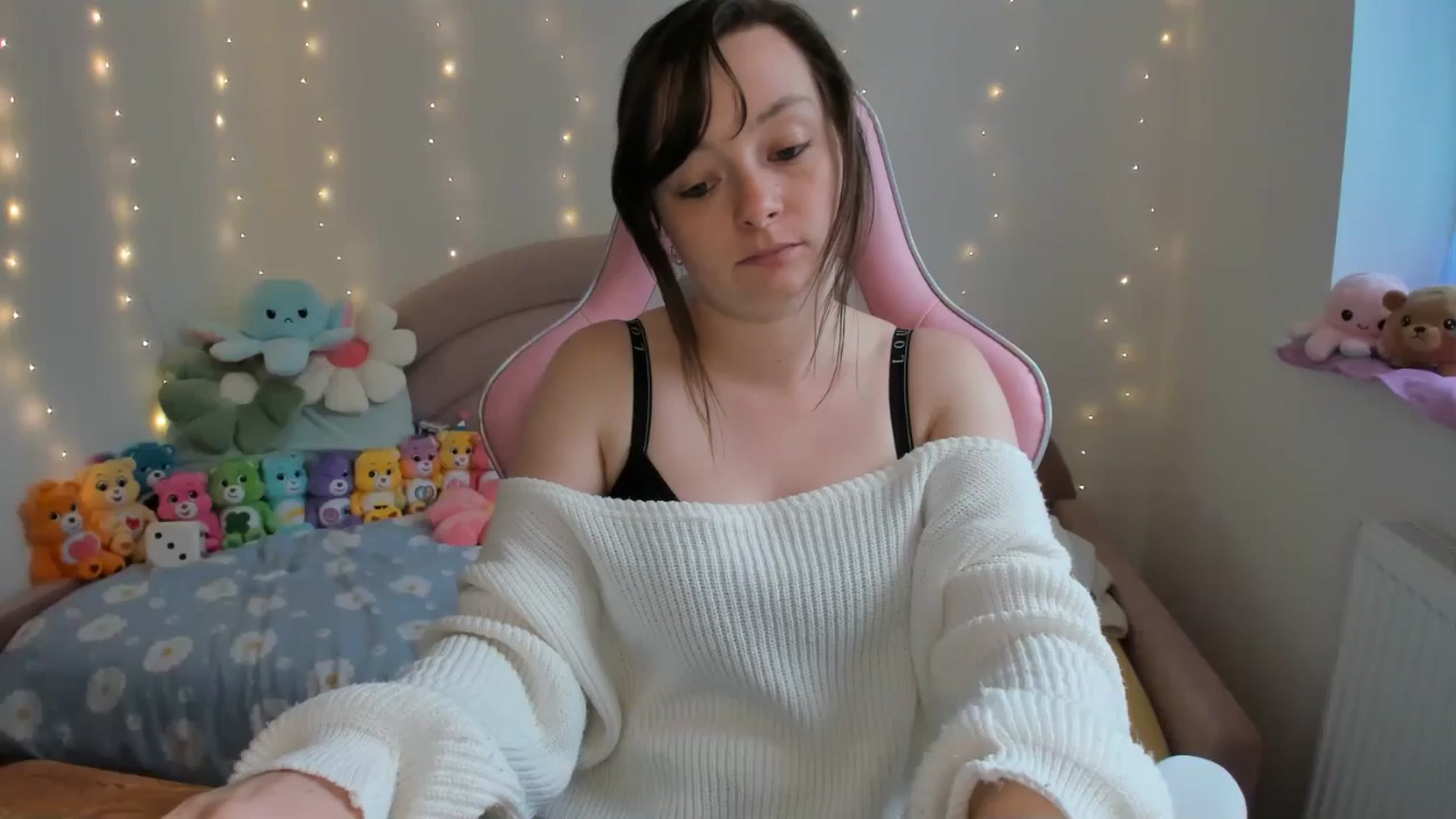 Gallery image thumbnail from JessieBear_'s myfreecams stream on, 09/26/2024, 16:35 image 2 of 20