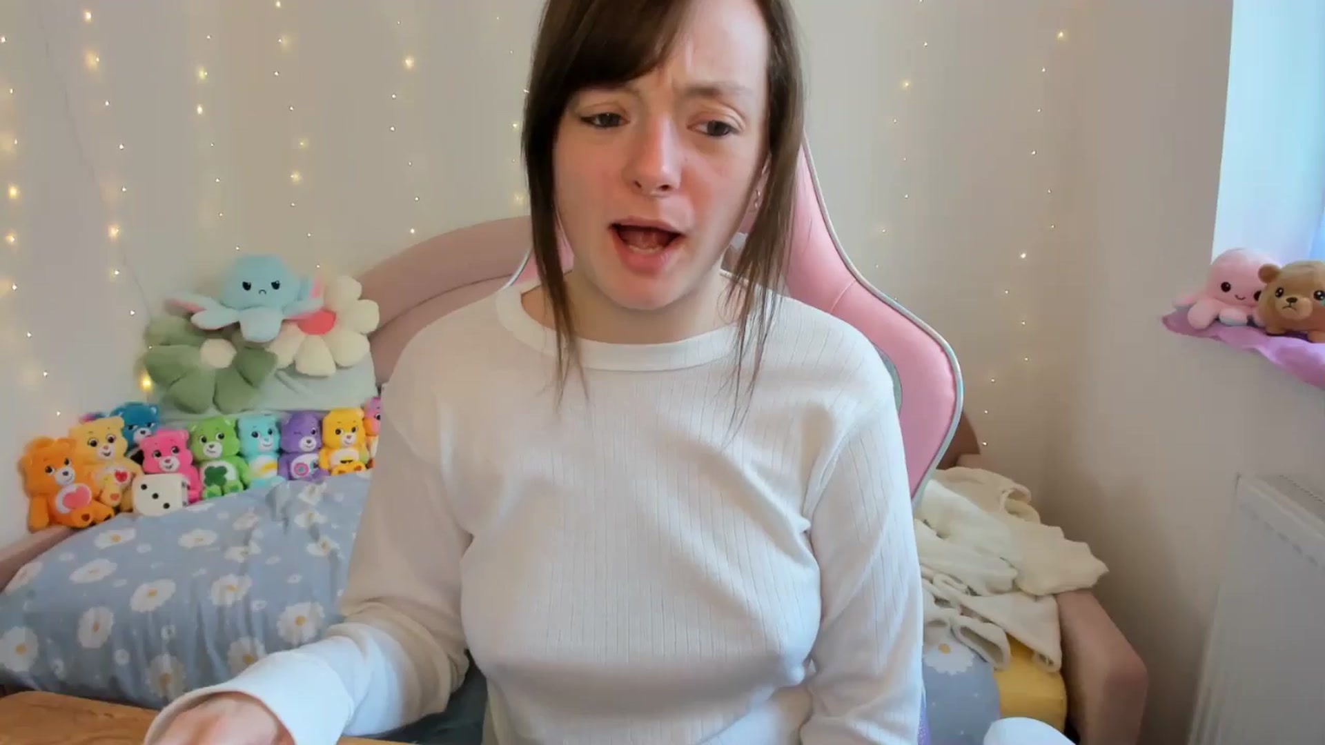Gallery image thumbnail from JessieBear_'s myfreecams stream on, 09/27/2024, 15:49 image 4 of 20