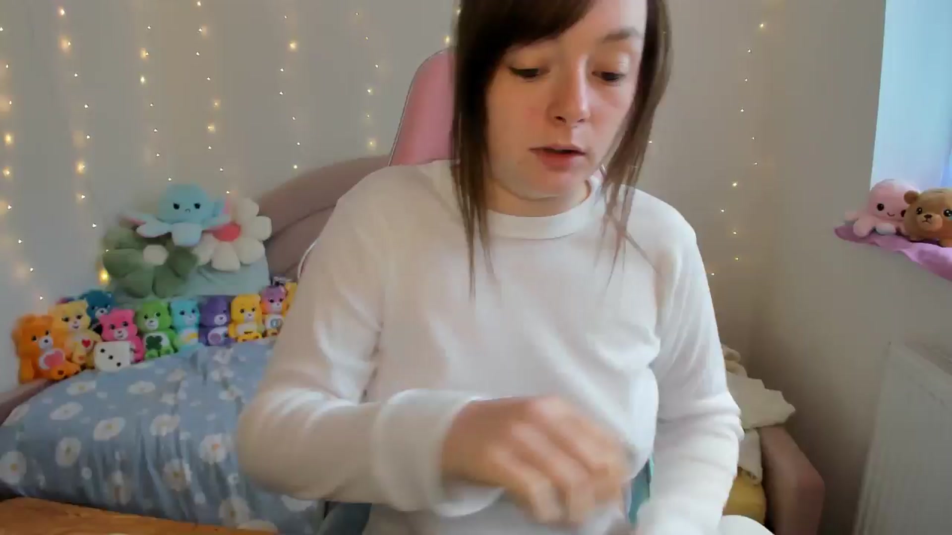 Gallery image thumbnail from JessieBear_'s myfreecams stream on, 09/27/2024, 15:49 image 15 of 20