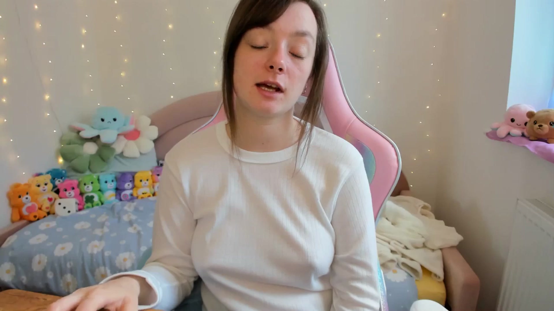 Gallery image thumbnail from JessieBear_'s myfreecams stream on, 09/27/2024, 15:49 image 6 of 20