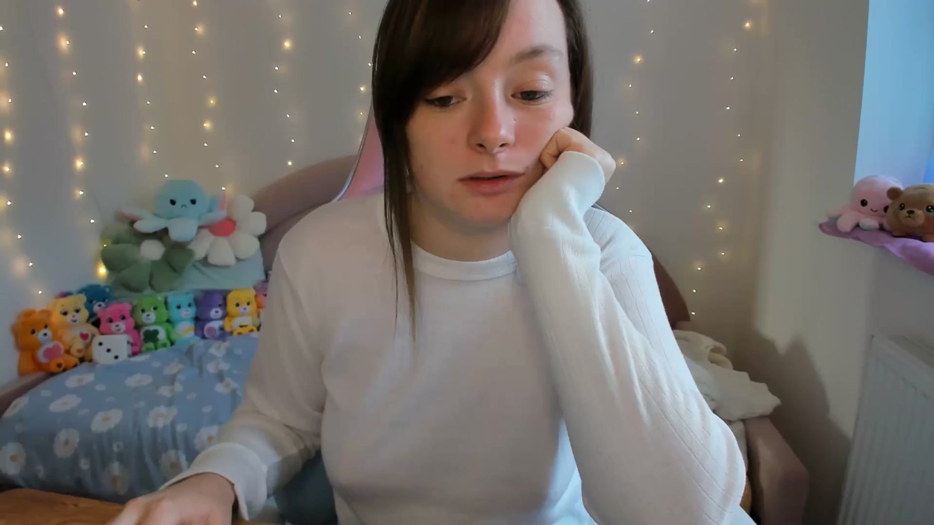 Gallery image thumbnail from JessieBear_'s myfreecams stream on, 09/27/2024, 16:55 image 14 of 20