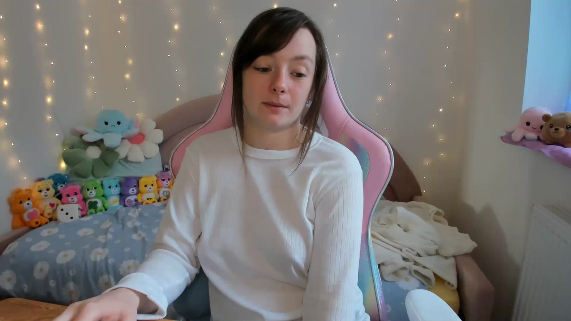 Gallery image thumbnail from JessieBear_'s myfreecams stream on, 09/27/2024, 16:55 image 7 of 20